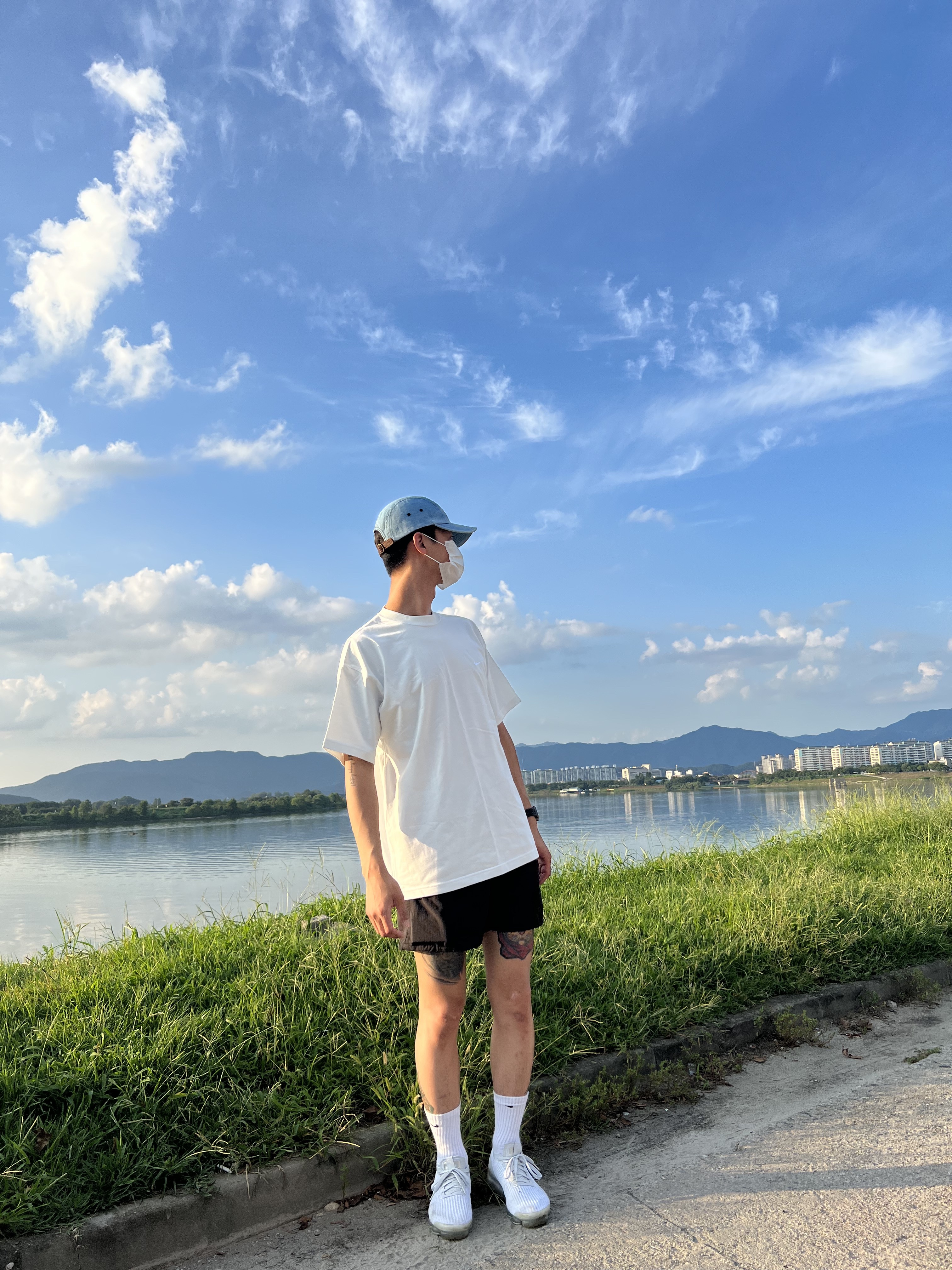 Supreme Washed Chino Twill Camp Cap Denim - 21FW, Nike Air VaporMax Flyknit 3 White Pure Platinum 착용 스타일 - 2