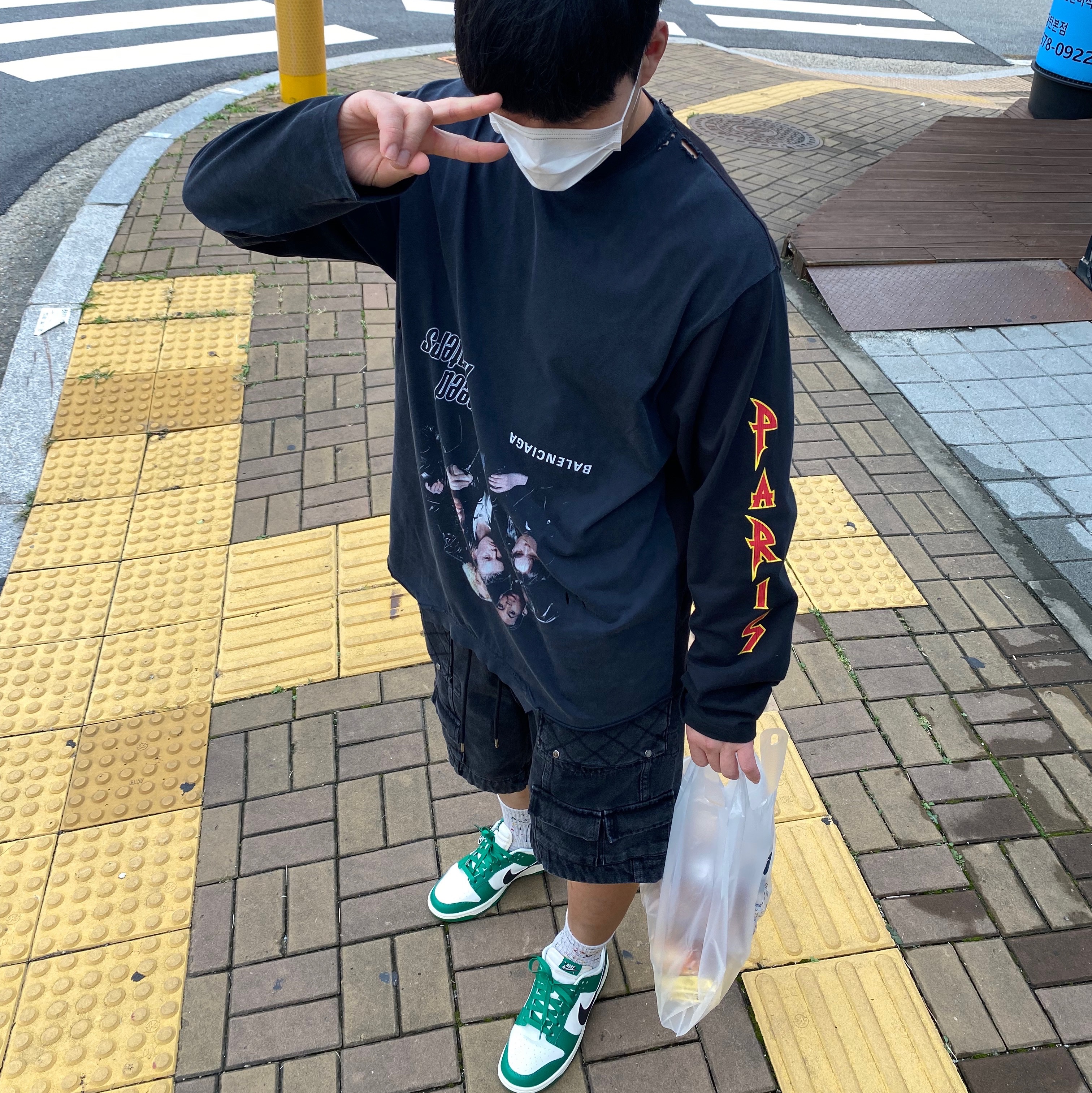 Balenciaga Oversized Speed Hunter Upside Down Long Sleeve T-Shirt Black, Nike Dunk Low Retro SE Jackpot Malachite 착용 스타일 - 1