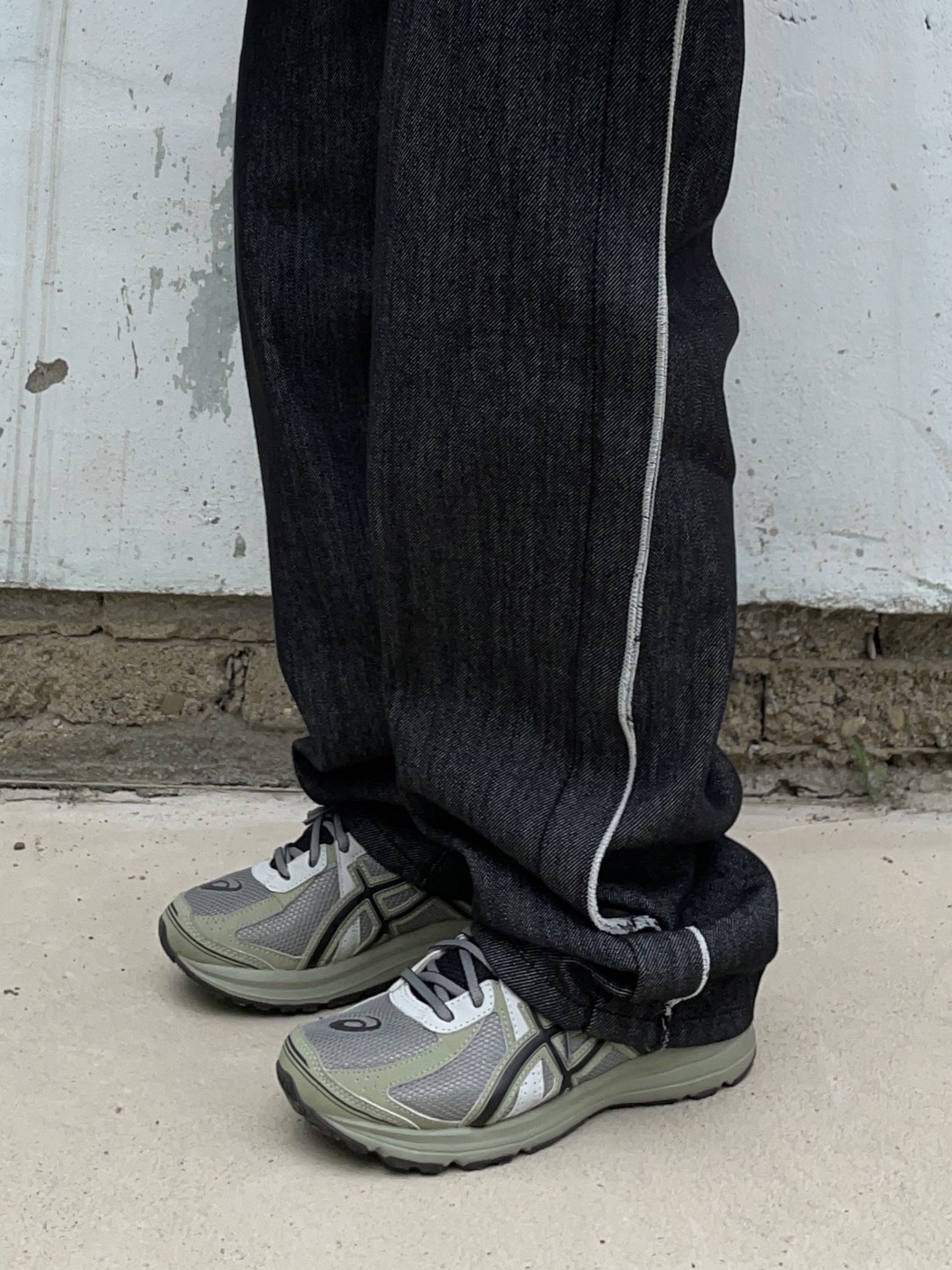 Asics Jog 100 S Sheet Rock - 2E Wide 착용 스타일 - 5