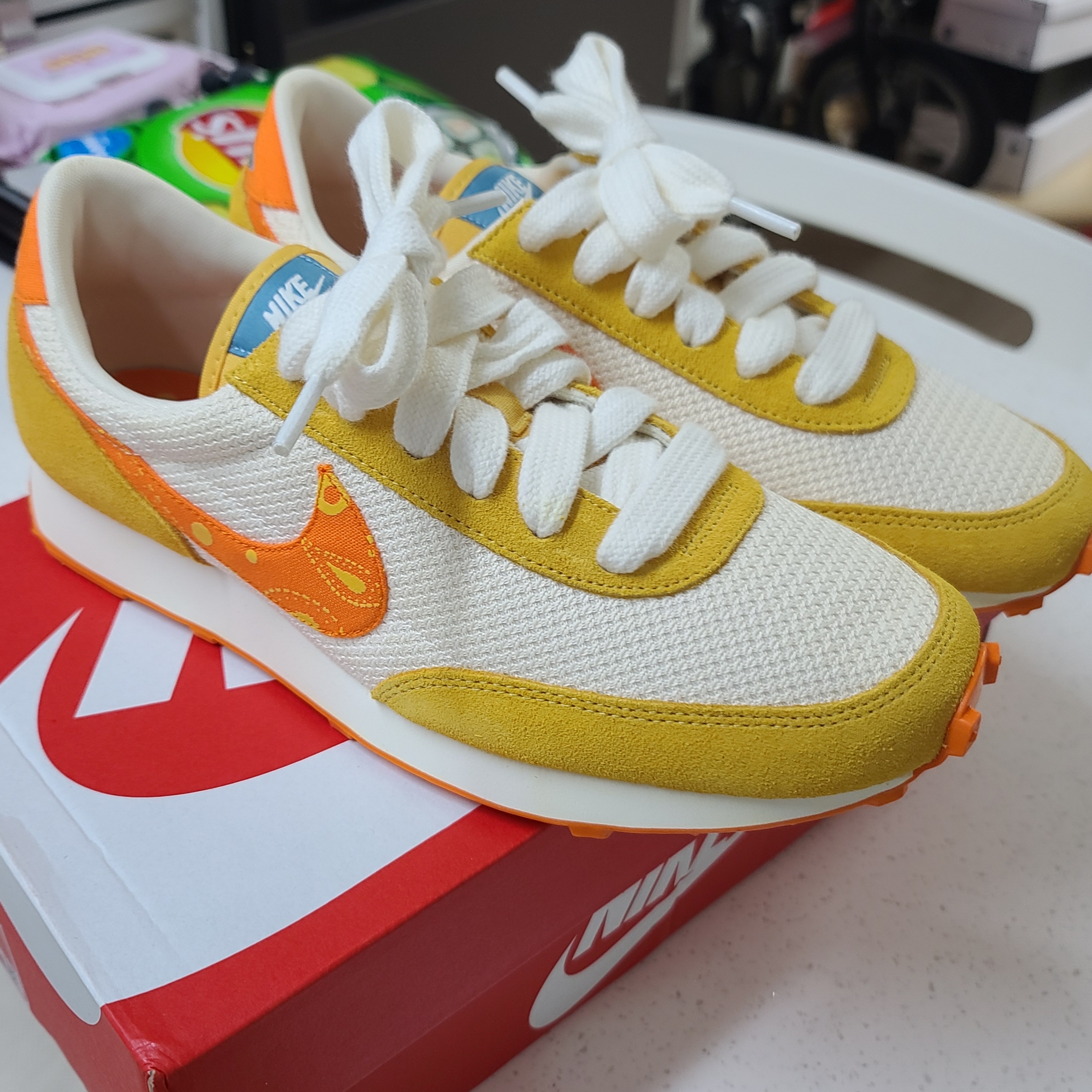 (W) Nike Daybreak Magma Orange 착용 스타일