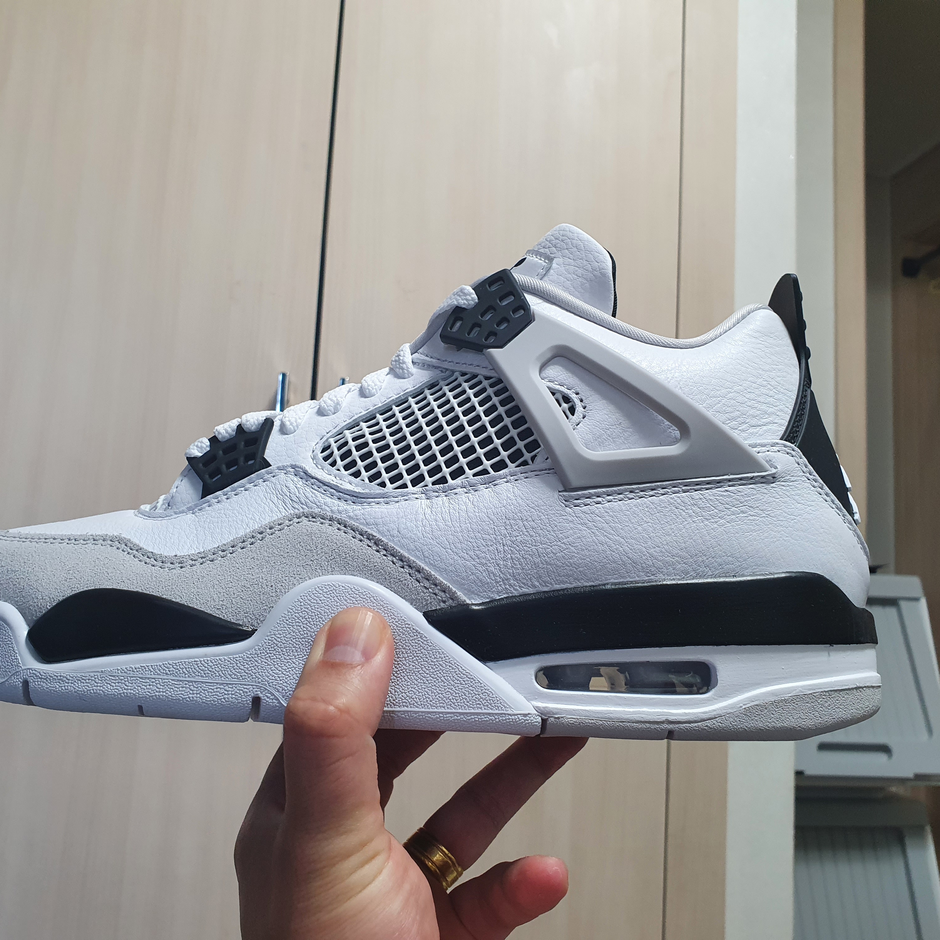 Jordan 4 Retro White and Black 착용 스타일