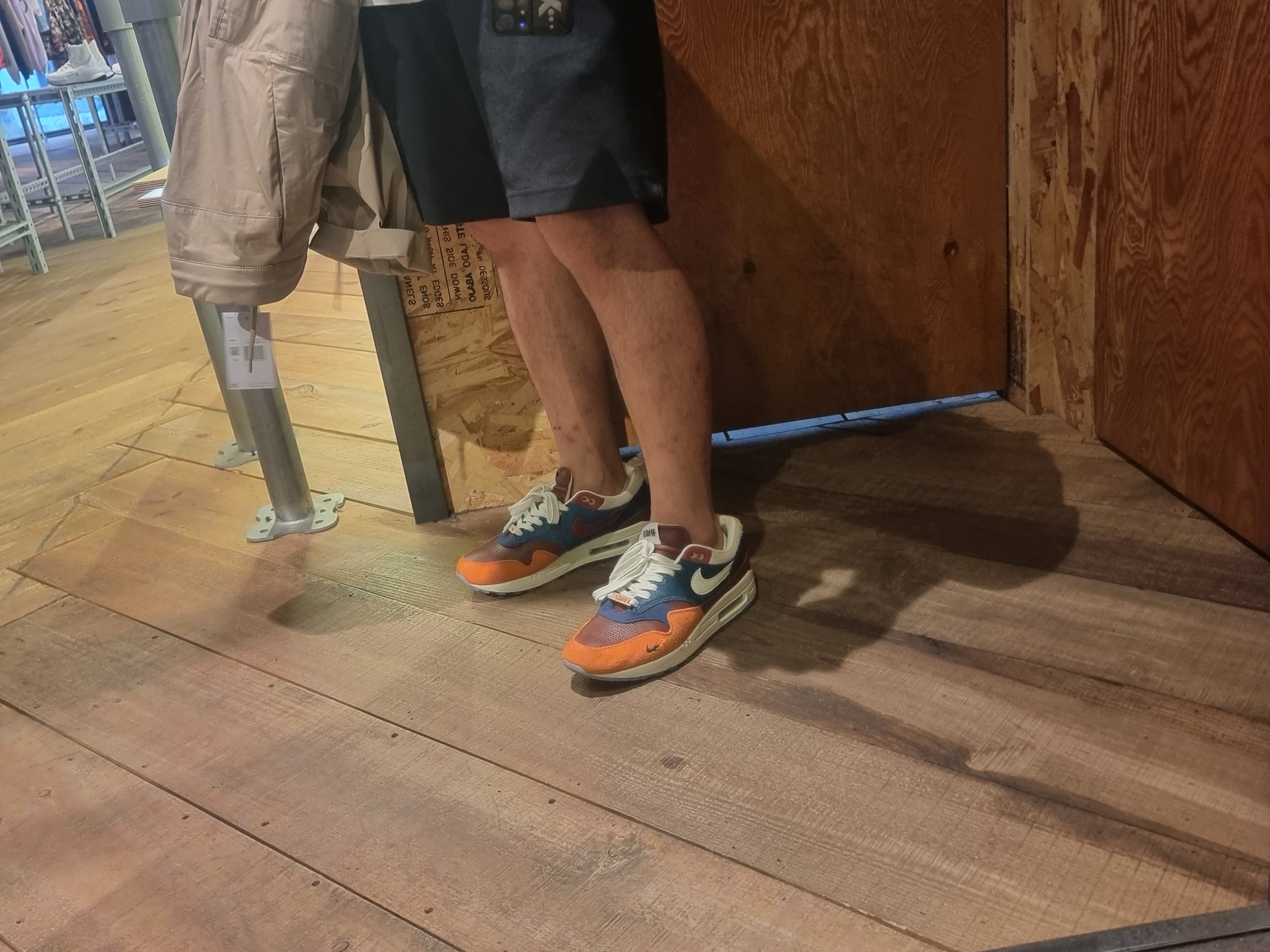 Nike Dunk Low Retro Black, Nike x Kasina Air Max 1 SP Won-Ang Orange 착용 스타일 - 2