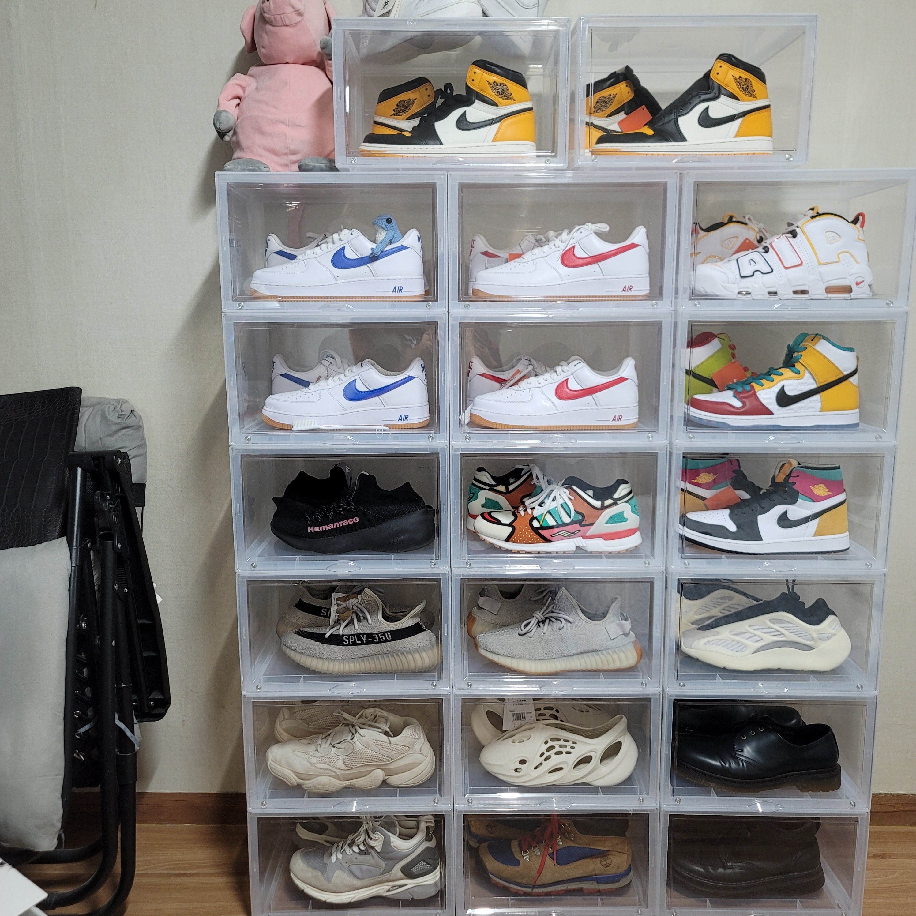 Jordan 1 Retro High OG Taxi, Nike Air Force 1 Low Retro Color of the Month Varsity Royal 착용 스타일