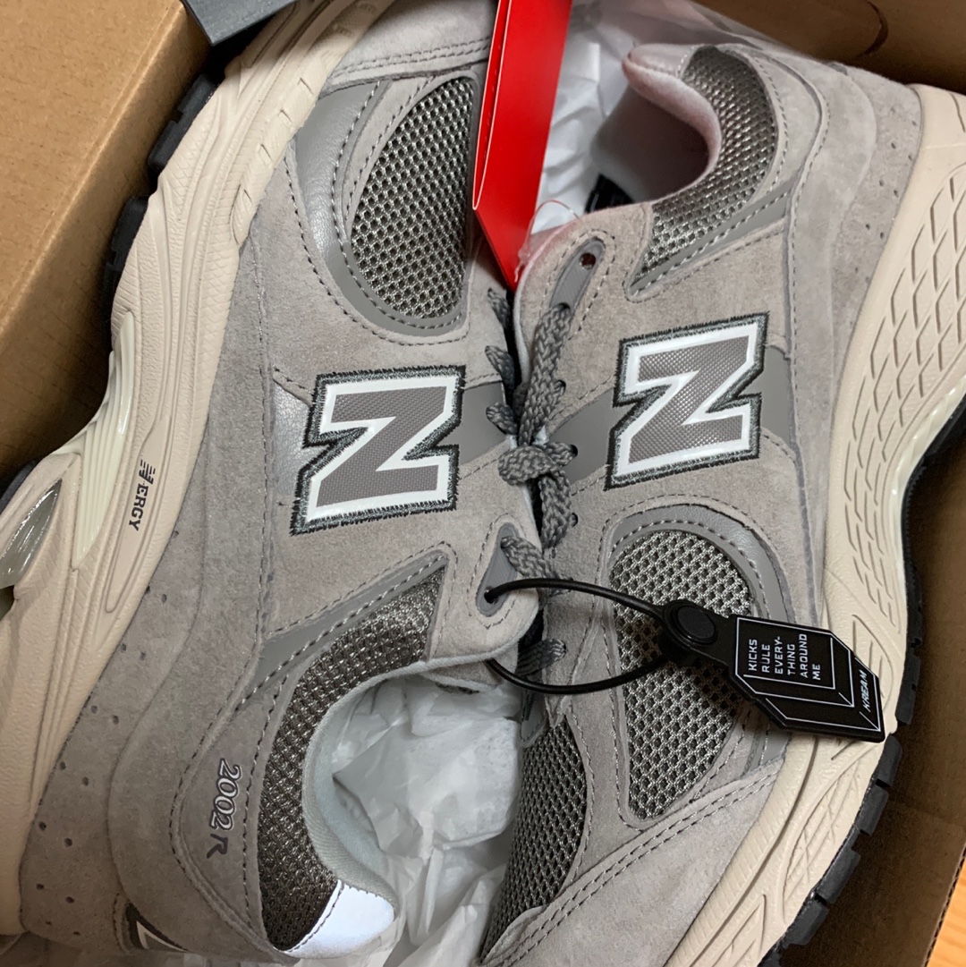 New Balance 2002R Grey 착용 스타일 - 2