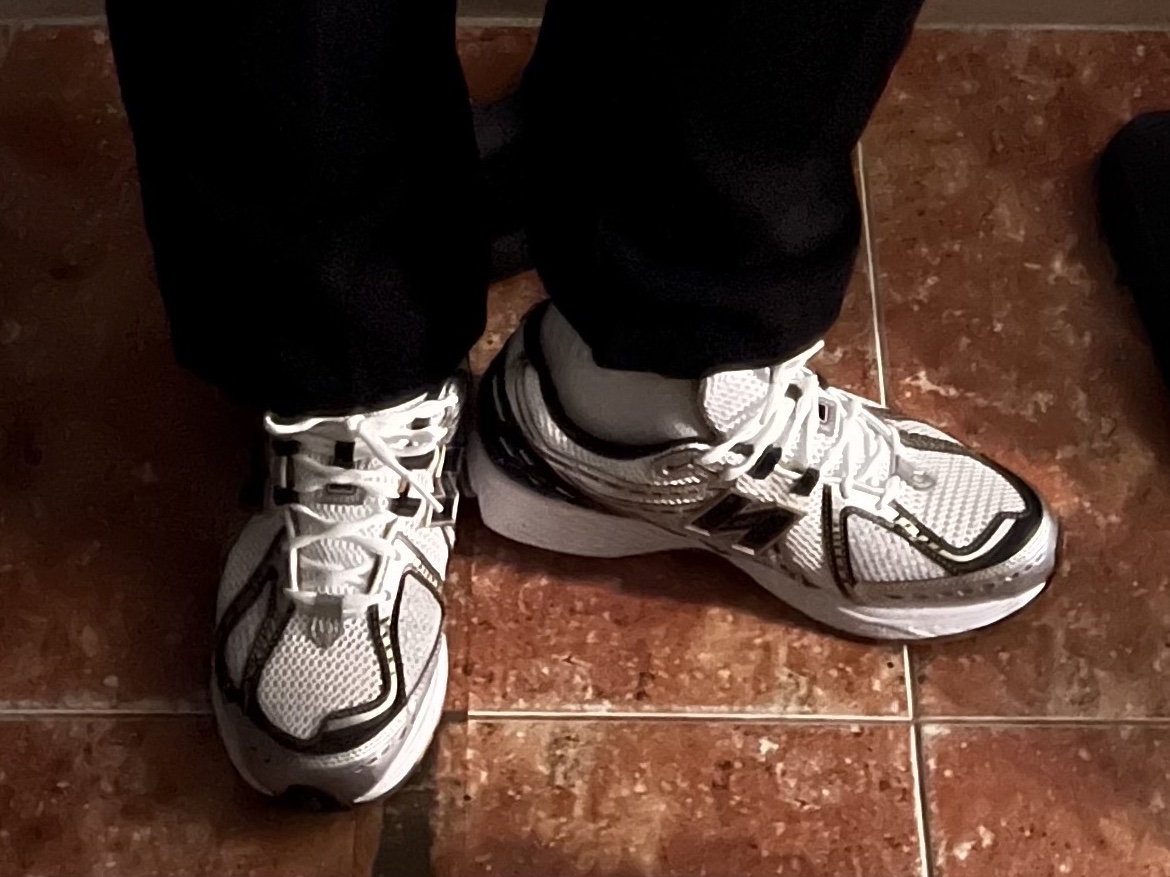New Balance 1906R White Gold 착용 스타일 - 1