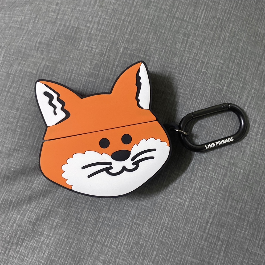 Maison Kitsune x Line Friends Kitsune AirPods Pro Case 착용 스타일