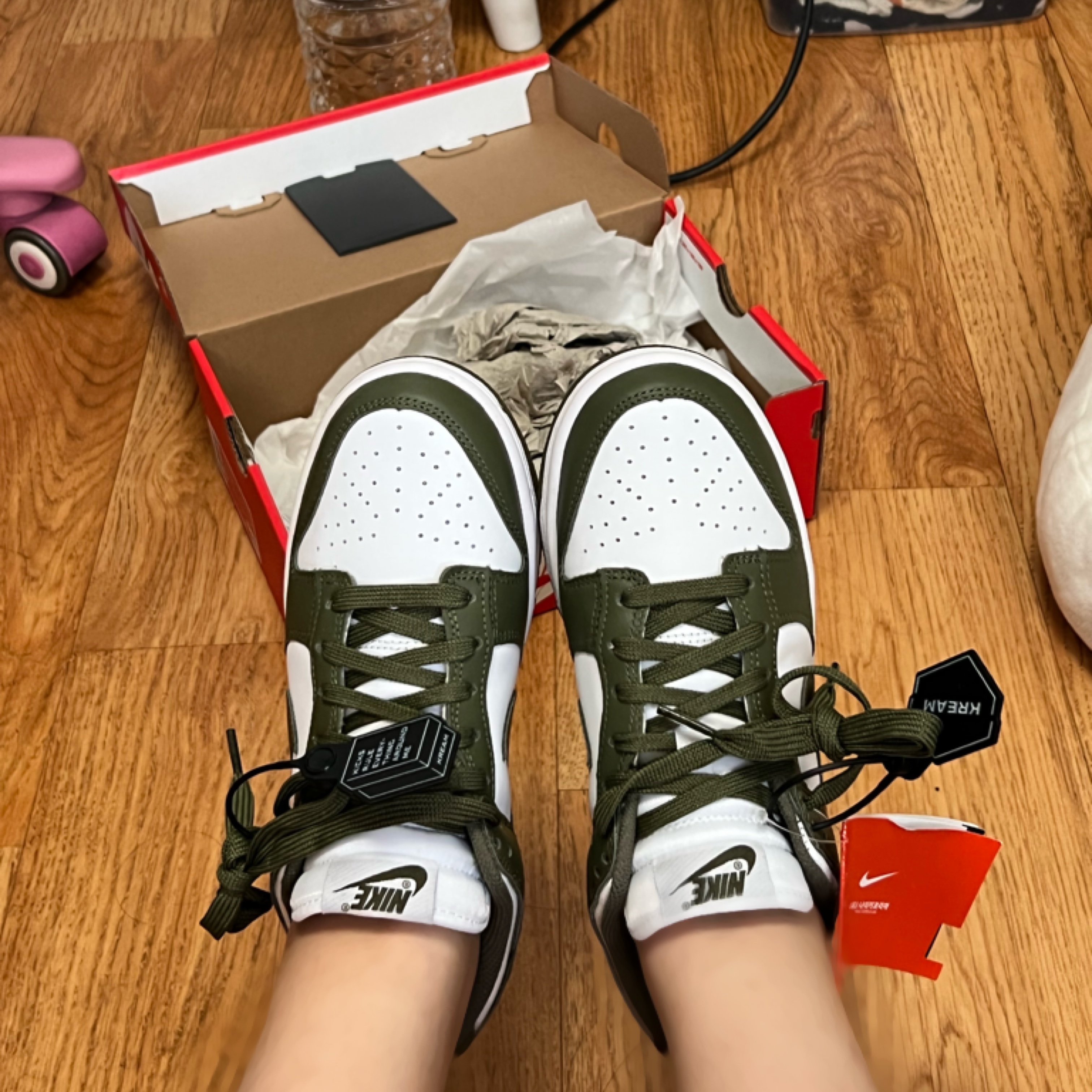 (W) Nike Dunk Low Medium Olive 착용 스타일 - 2