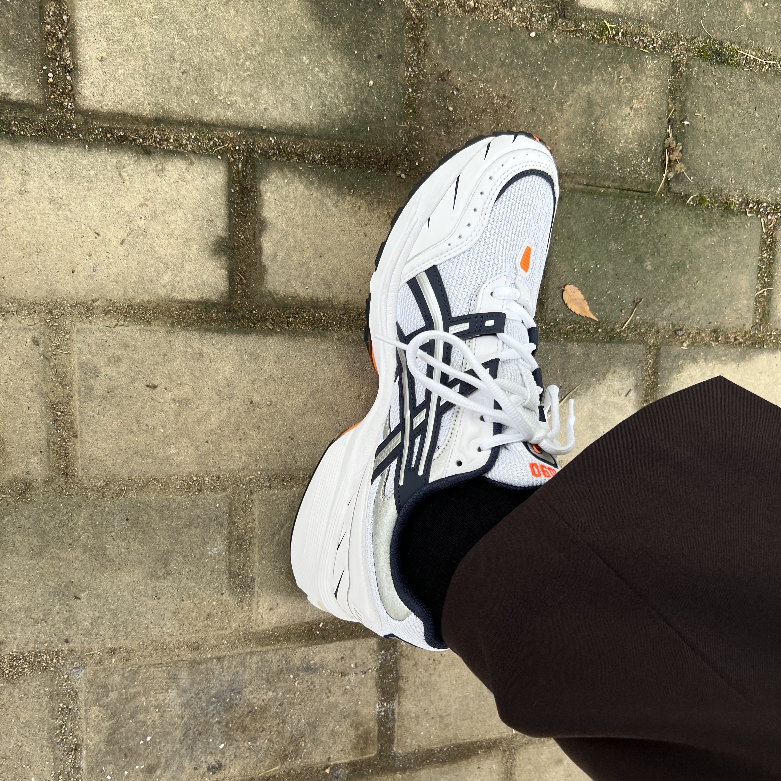Asics Gel-1090 White Midnight 착용 스타일