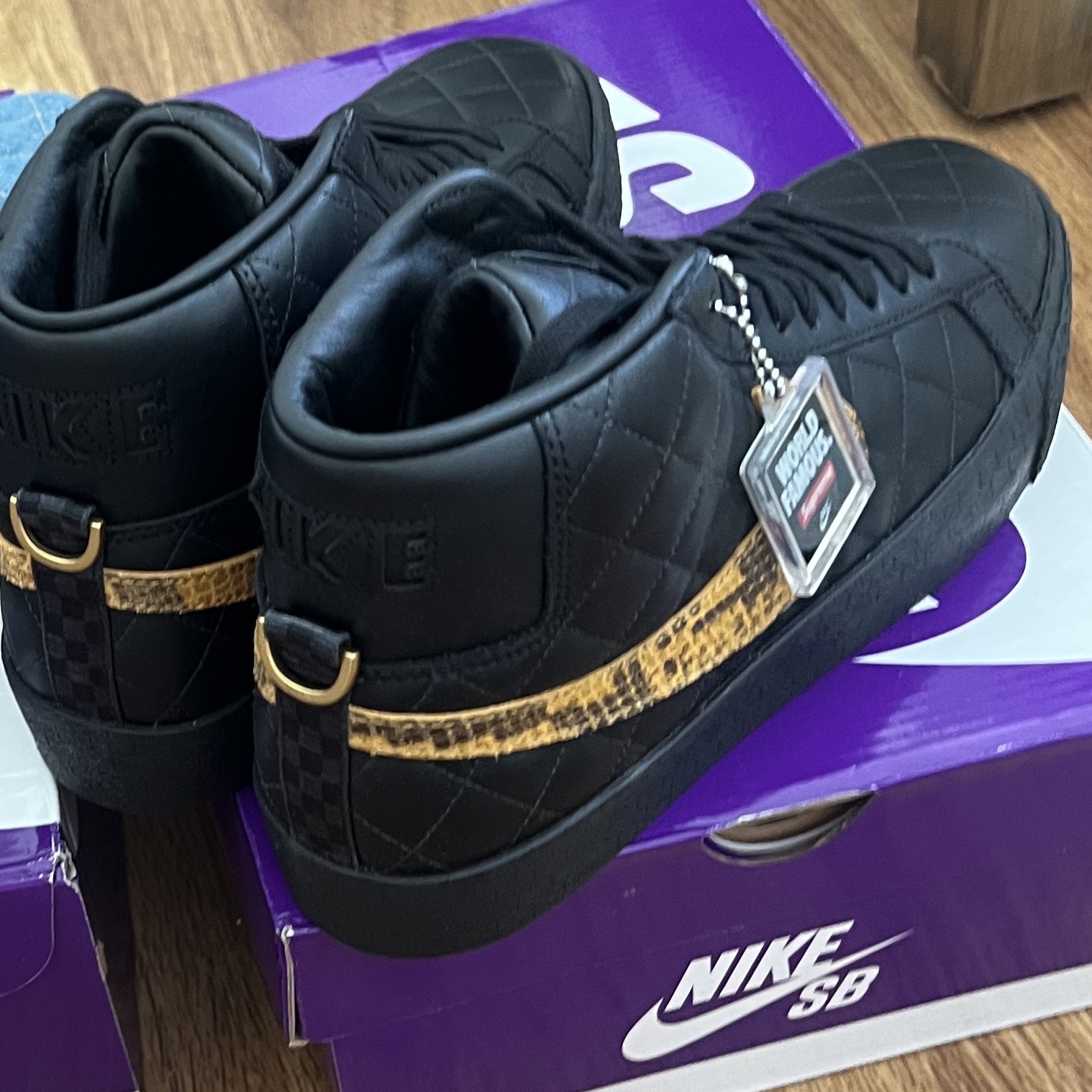 Nike x Supreme SB Zoom Blazer Mid QS 2 Industrial Blue, Nike x Supreme SB Zoom Blazer Mid QS 2 Black 착용 스타일 - 2