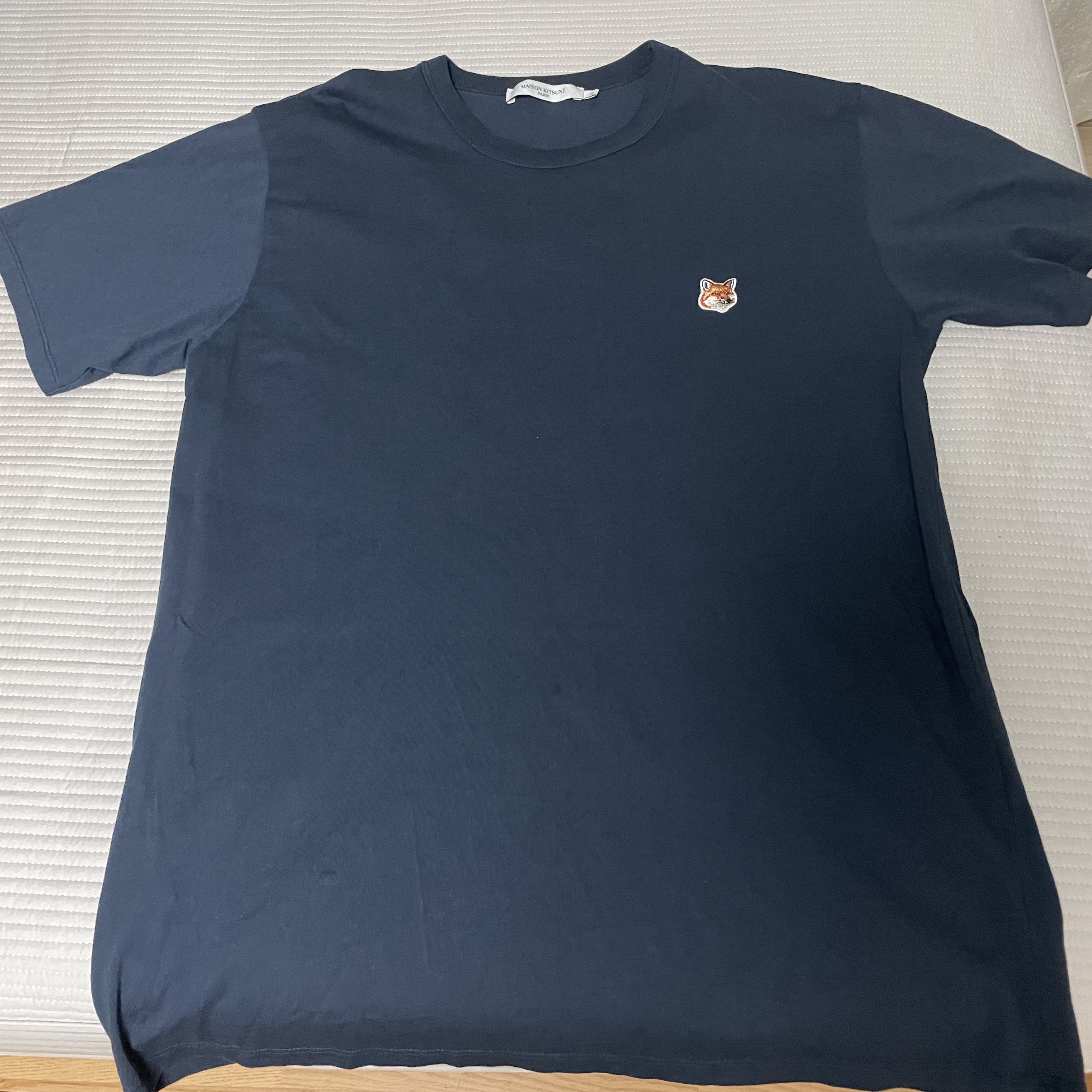 Maison Kitsune Double Fox Head Patch Classic T-Shirt Navy Melange 착용 스타일