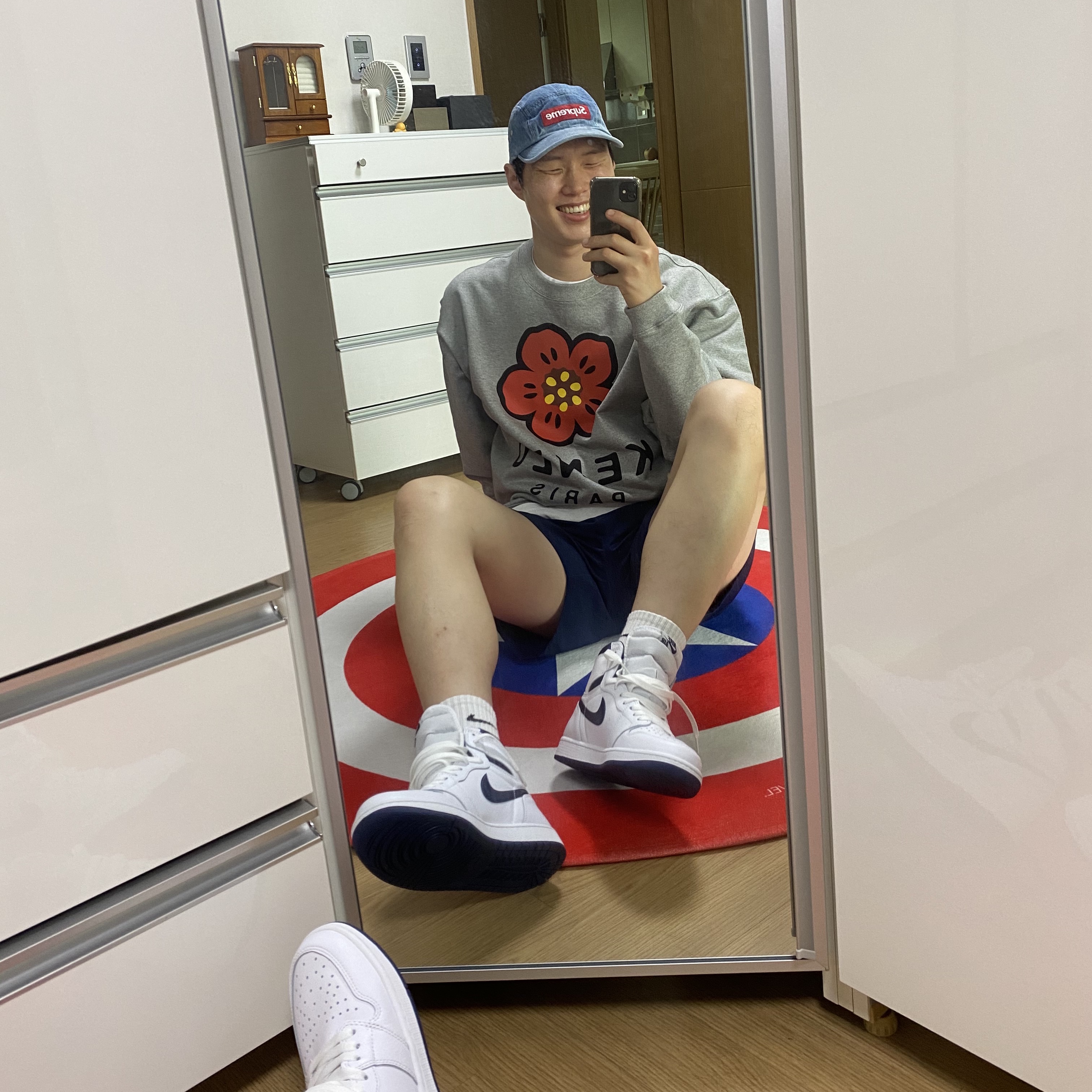 Jordan 1 Retro Metallic Navy 2016, Kenzo Boke Flower Sweatshirt Pearl Grey 착용 스타일 - 2