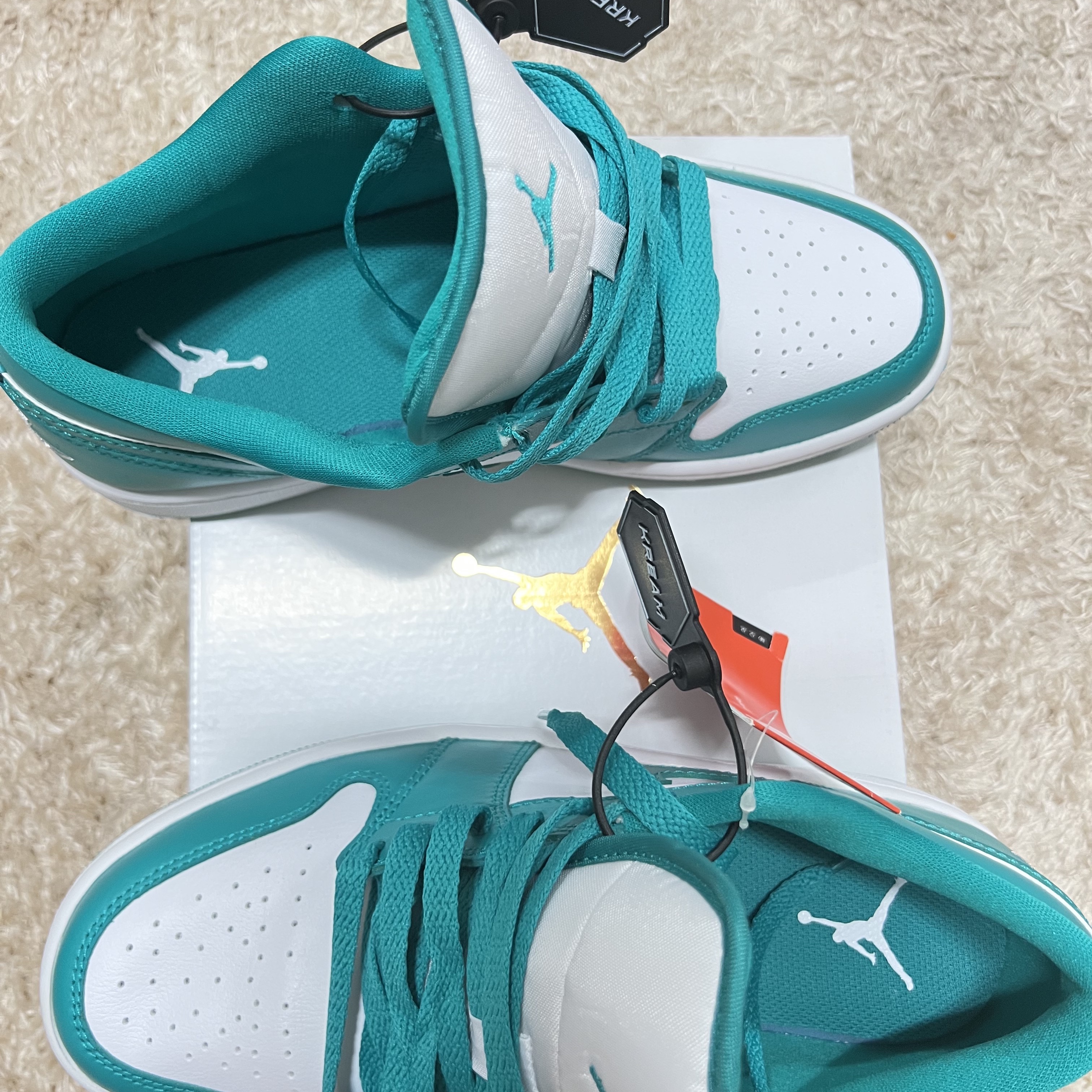 (W) Jordan 1 Low New Emerald 착용 스타일 - 3