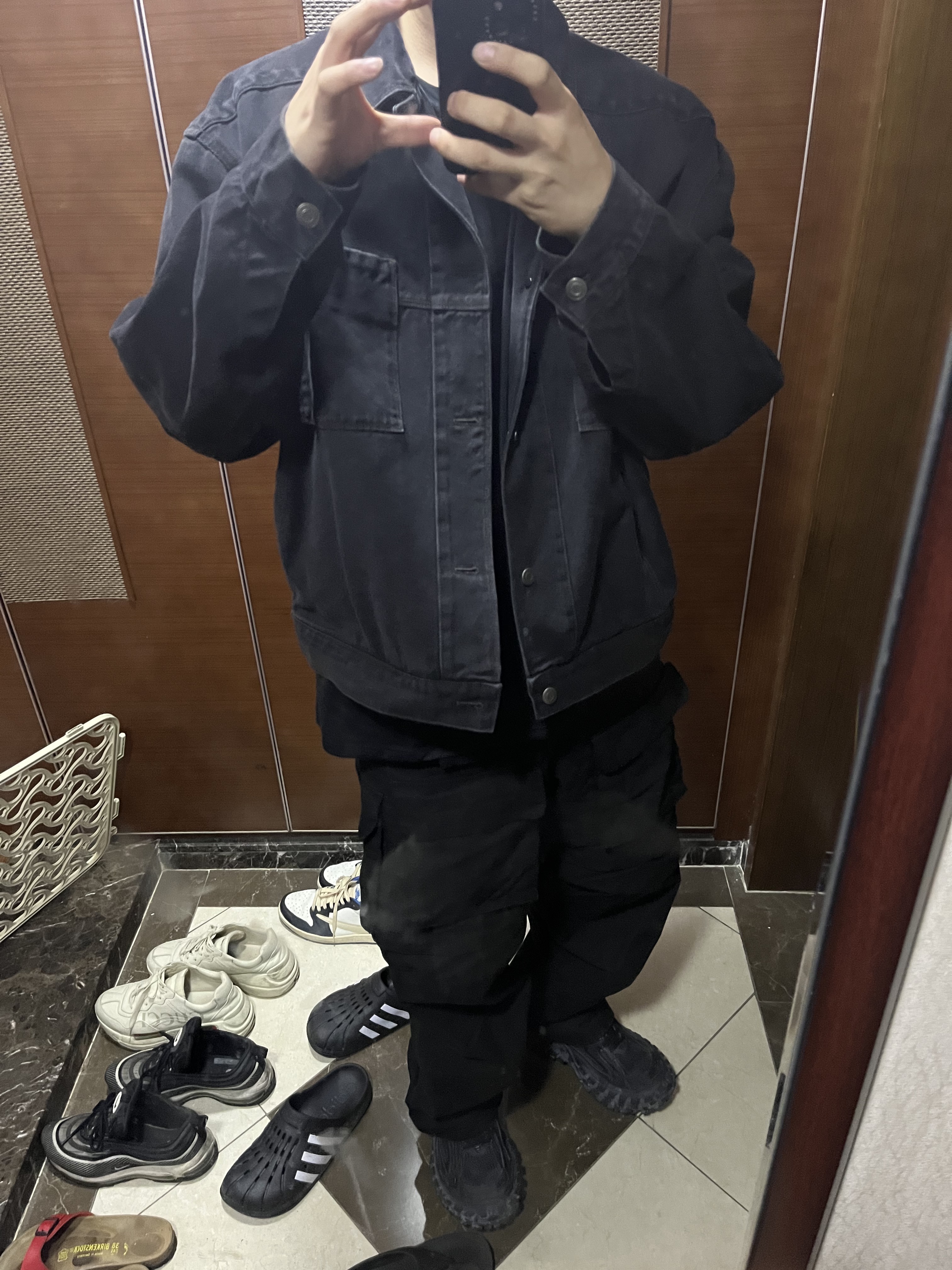 Balenciaga Defender Sneakers Black 착용 스타일