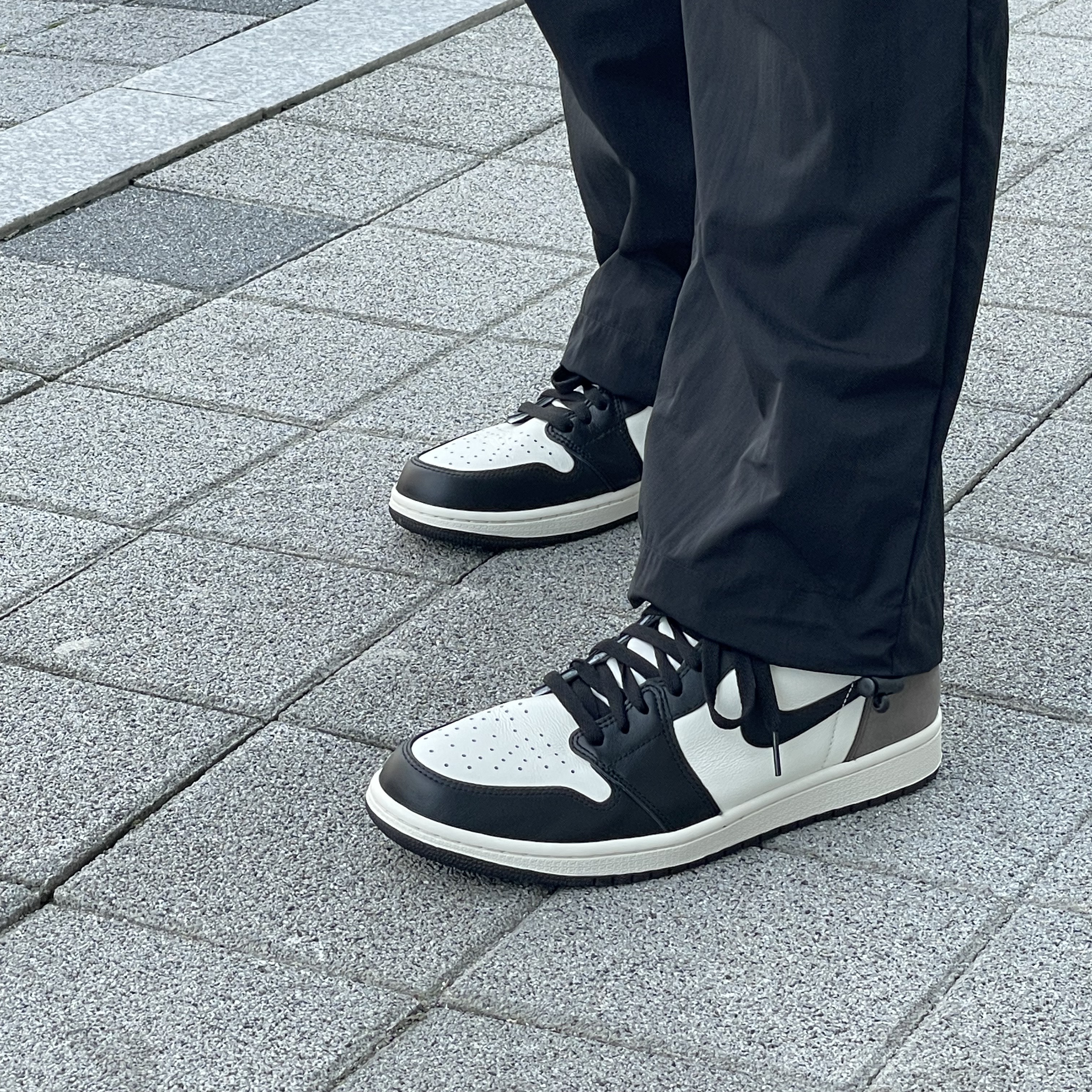 Jordan 1 Retro High OG Black Mocha 착용 스타일 - 2