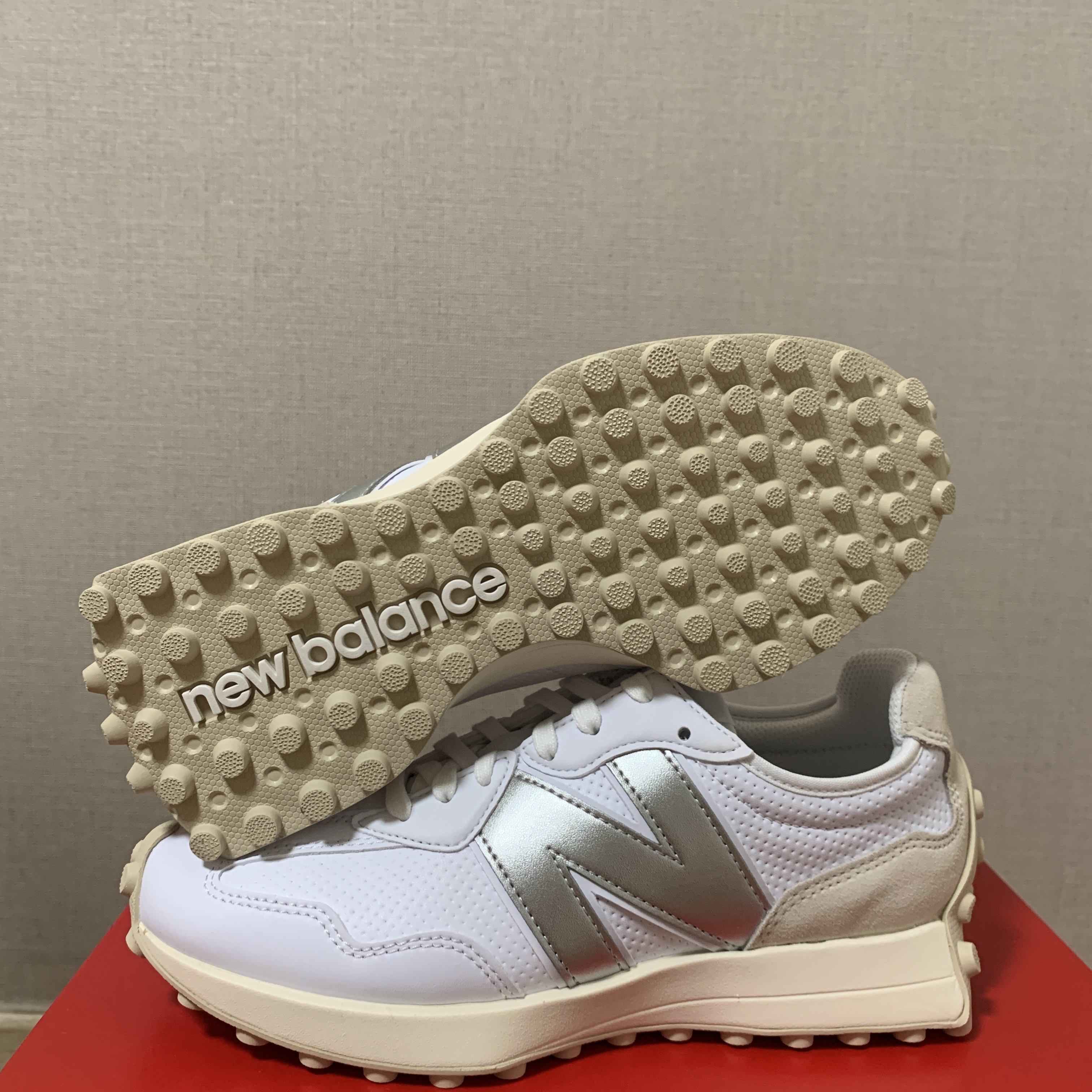 (W) New Balance 327 Golf White 착용 스타일 - 2