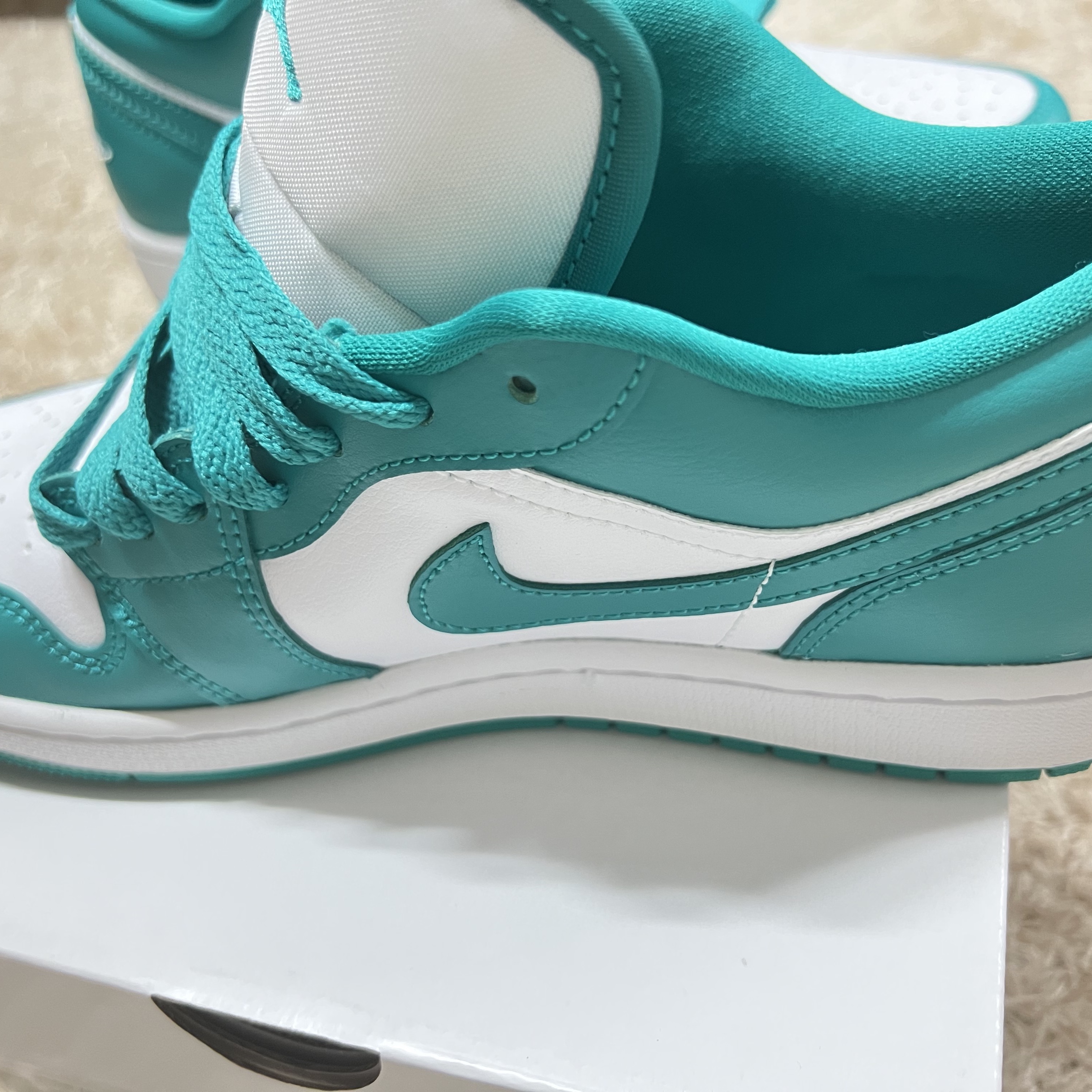 (W) Jordan 1 Low New Emerald 착용 스타일 - 5