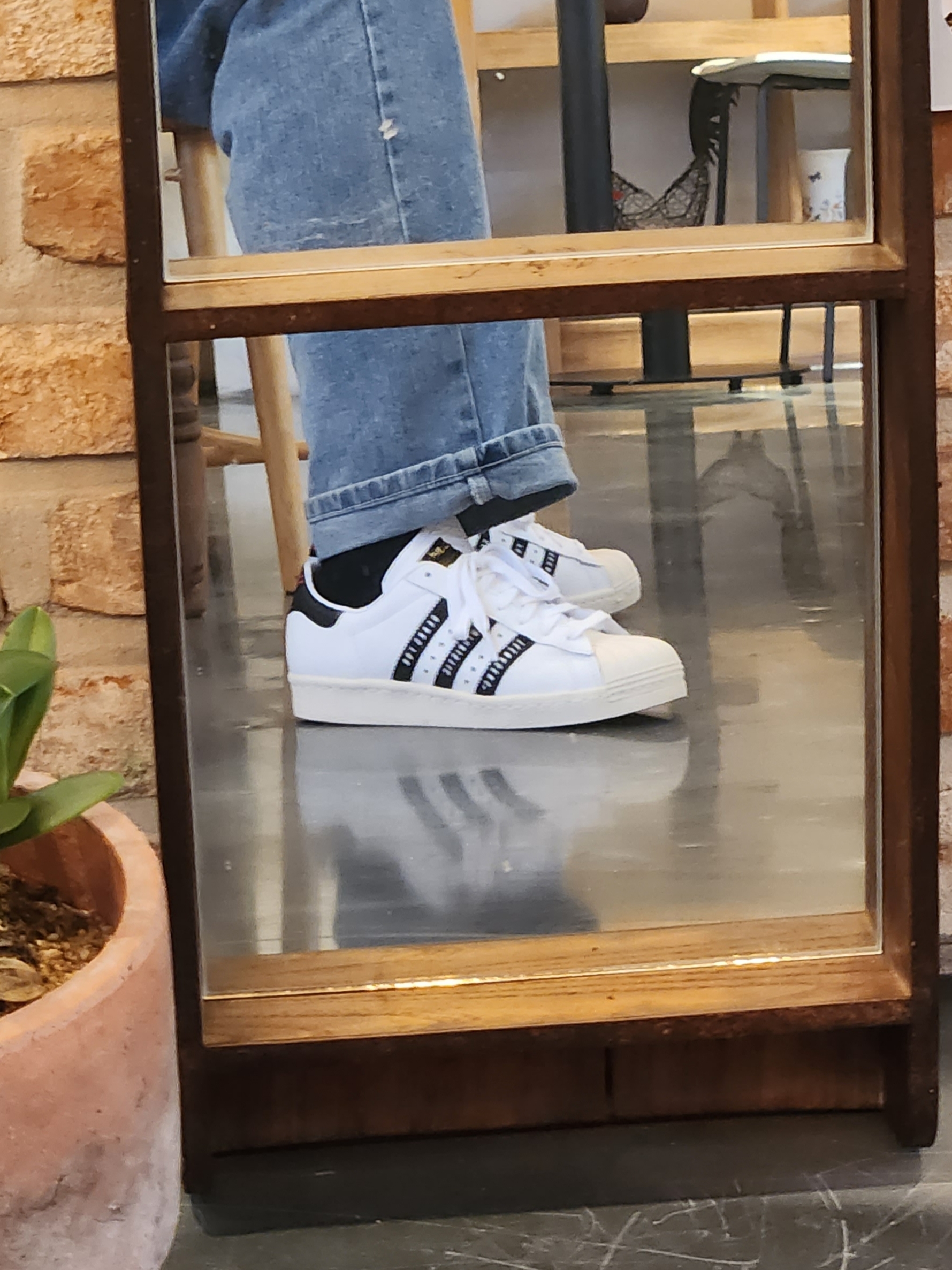 Adidas x Human Made Superstar White Black 착용 스타일 - 3