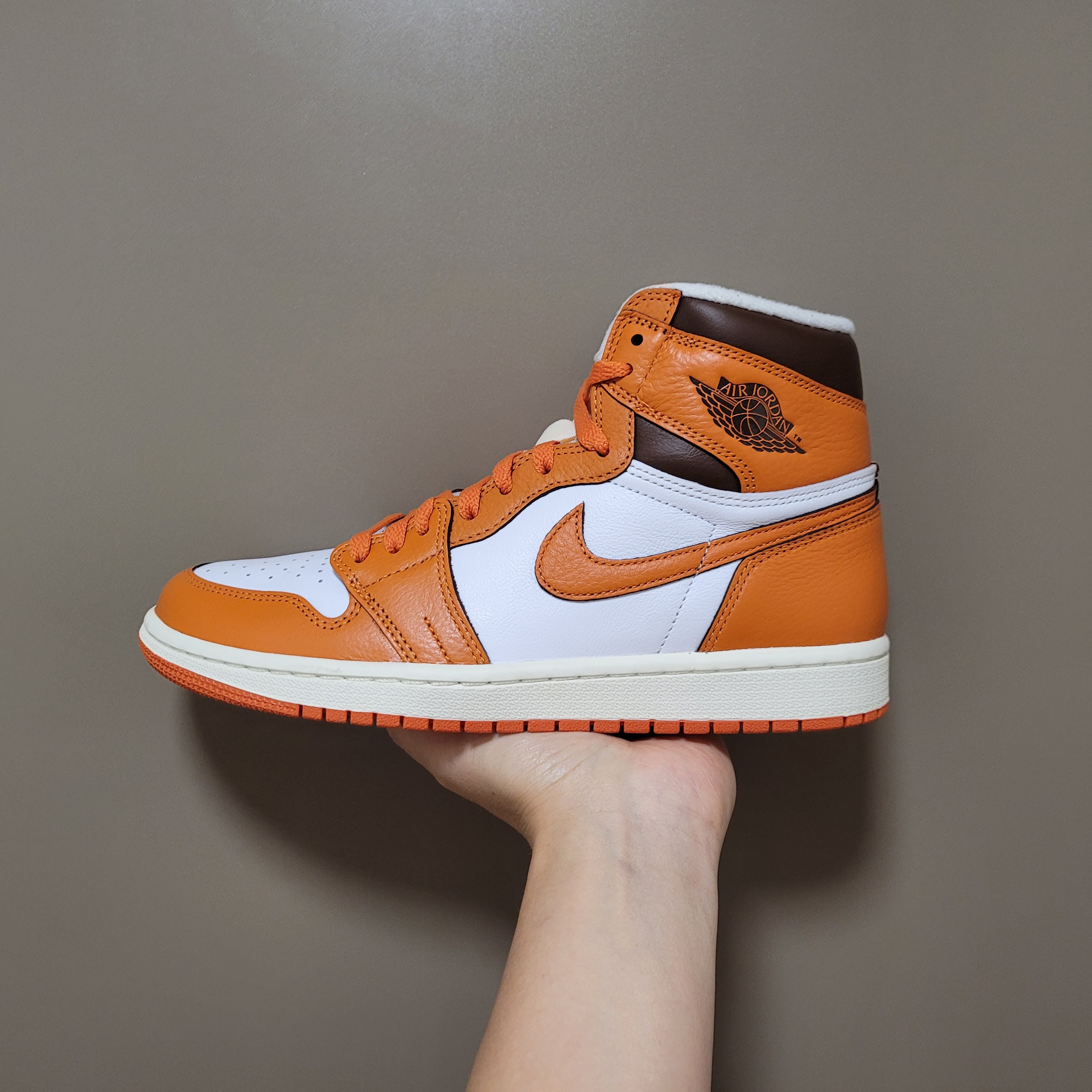 (W) Jordan 1 Retro High OG Starfish 착용 스타일 - 1