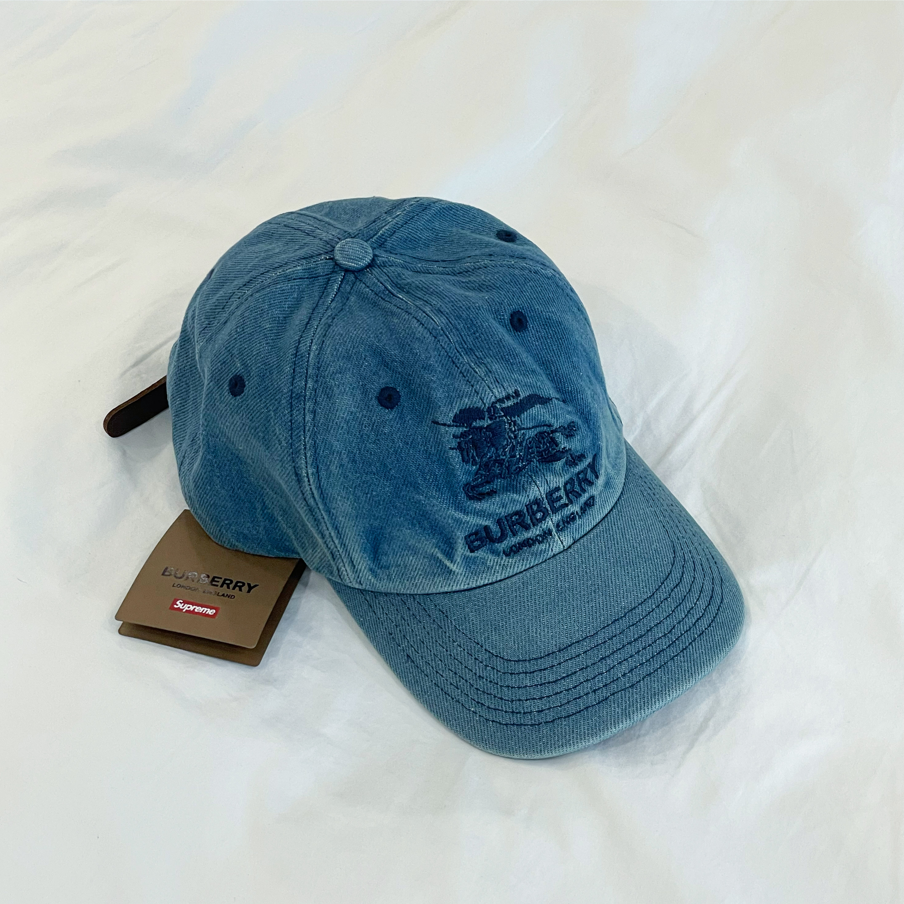Supreme x Burberry Denim 6-Panel Washed Blue - 22SS 착용 스타일