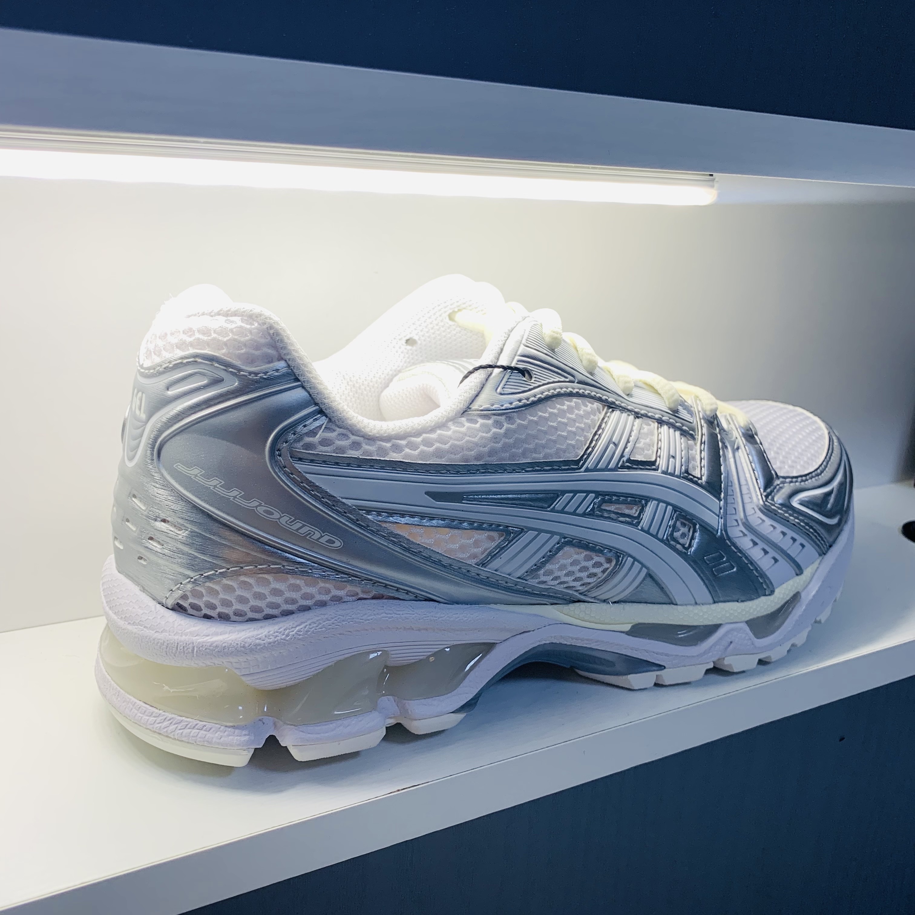 Asics x JJJJound Gel-Kayano 14 Silver White 착용 스타일 - 1