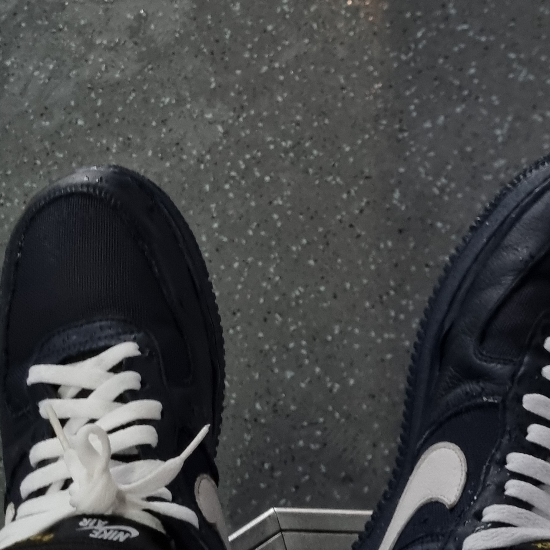 Nike Air Force 1 Low Gore-Tex Obsidian 착용 스타일