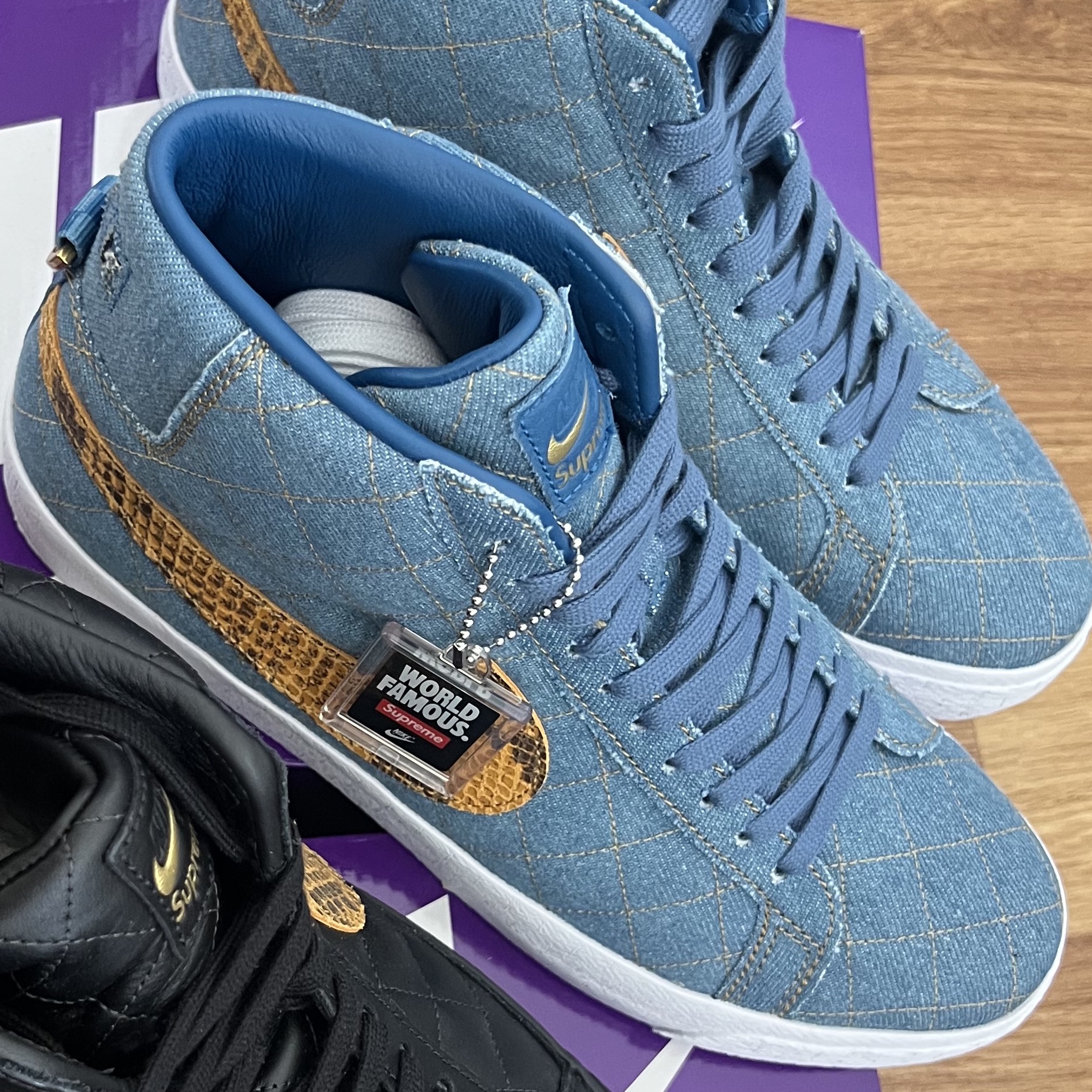 Nike x Supreme SB Zoom Blazer Mid QS 2 Industrial Blue, Nike x Supreme SB Zoom Blazer Mid QS 2 Black 착용 스타일 - 3