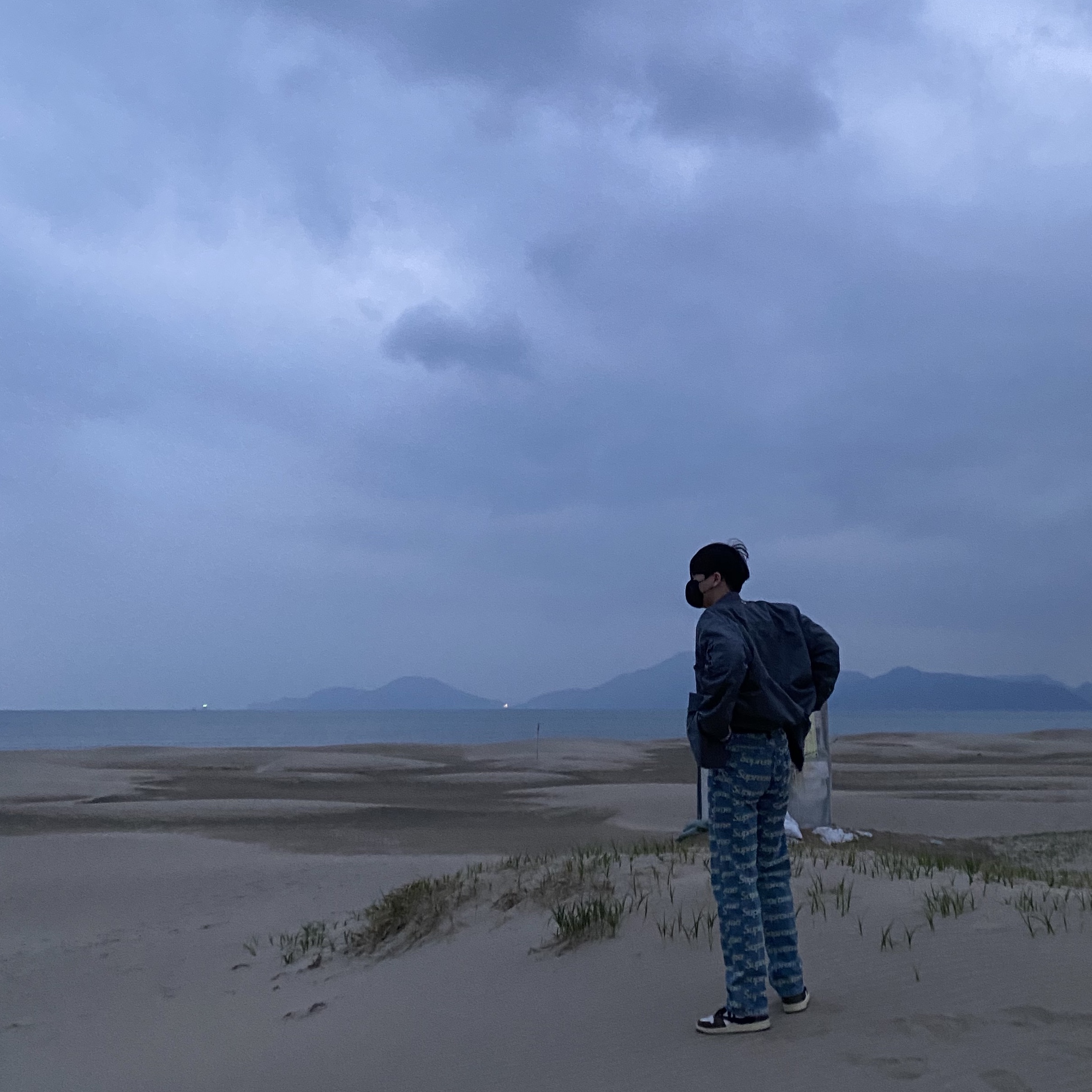 Wooyoungmi Back Logo MA-1 Grey - 22SS, Supreme Frayed Logos Regular Jean Blue - 21SS 착용 스타일