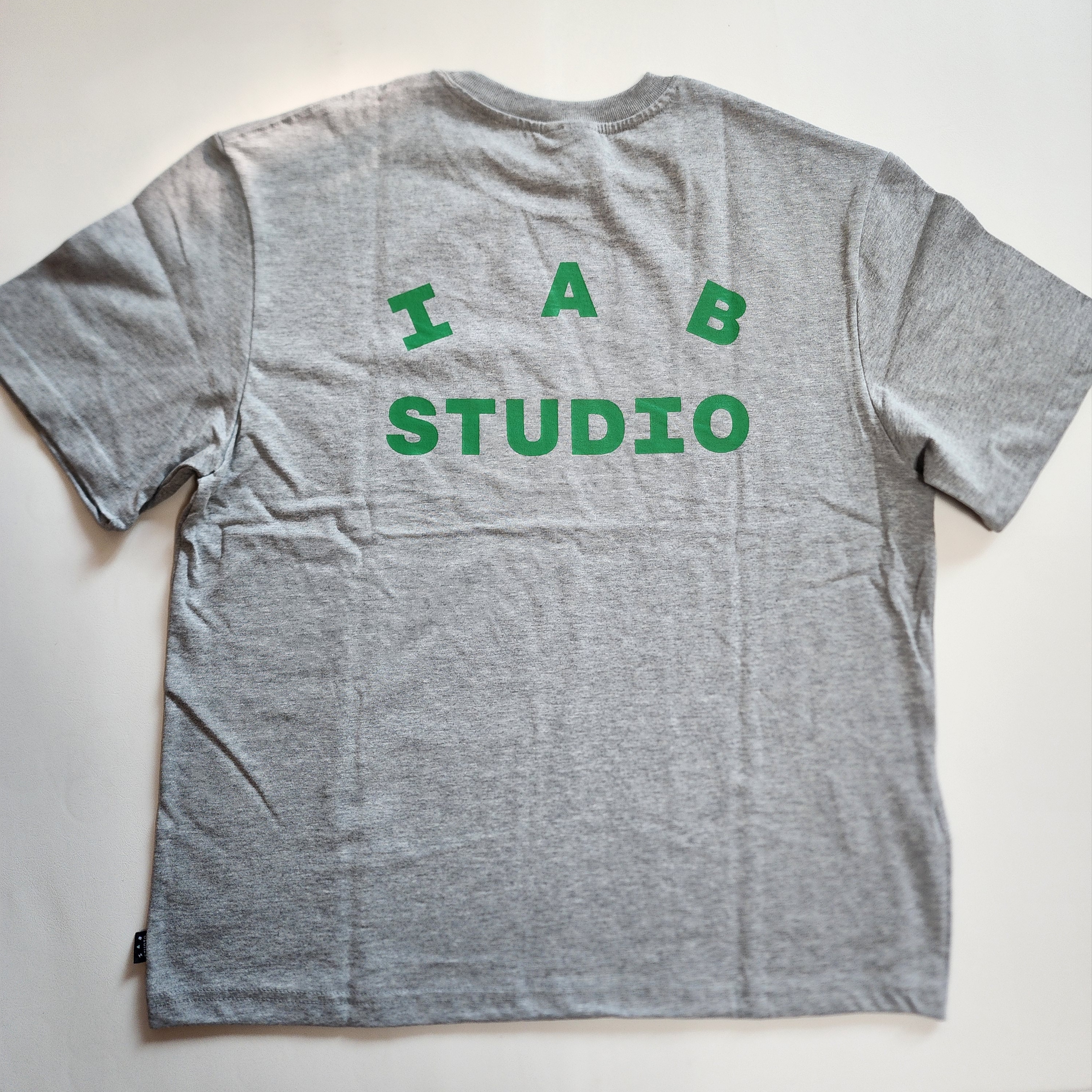 IAB Studio T-Shirt Gray Green - 22FW 착용 스타일 - 2