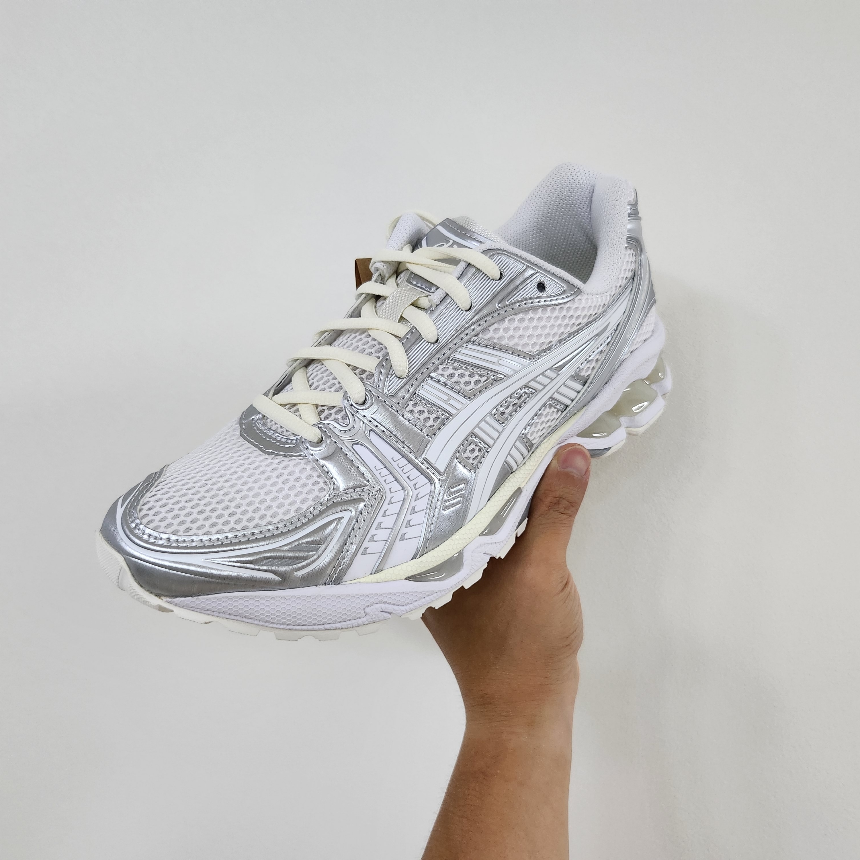 Asics x JJJJound Gel-Kayano 14 Silver White 착용 스타일 - 1