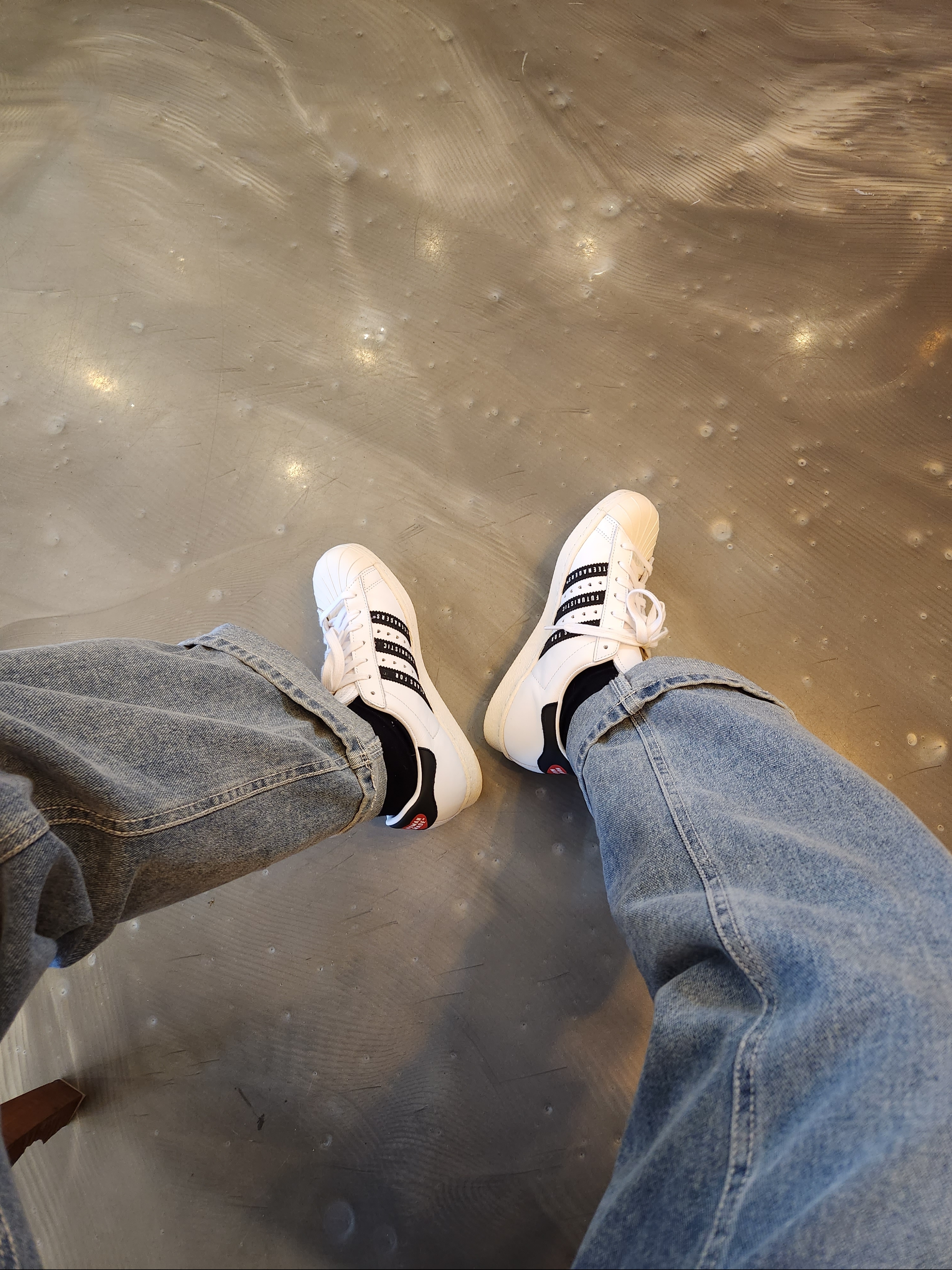 Adidas x Human Made Superstar White Black 착용 스타일 - 2