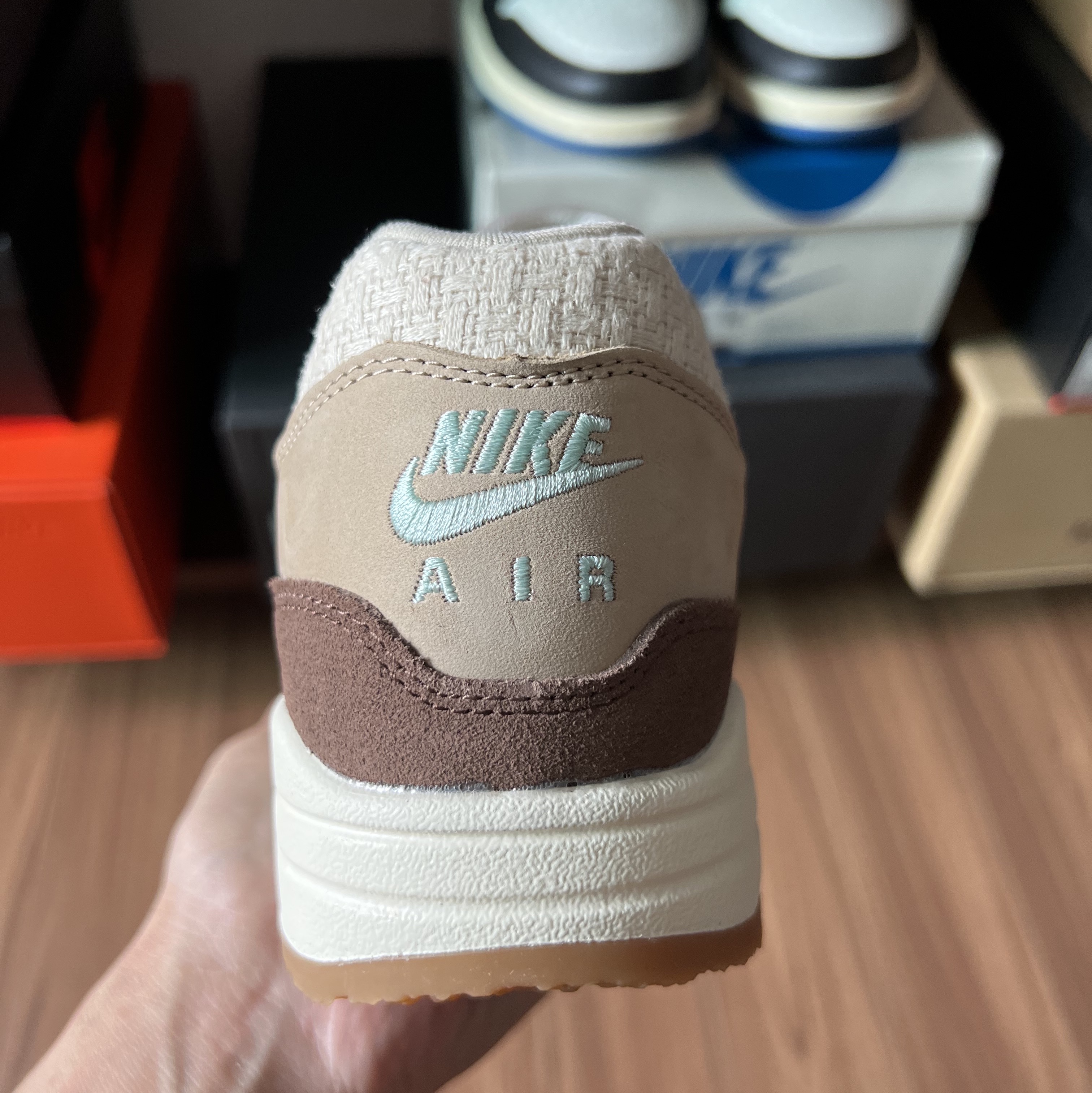 Nike Air Max 1 Premium Crepe Hemp 착용 스타일 - 2