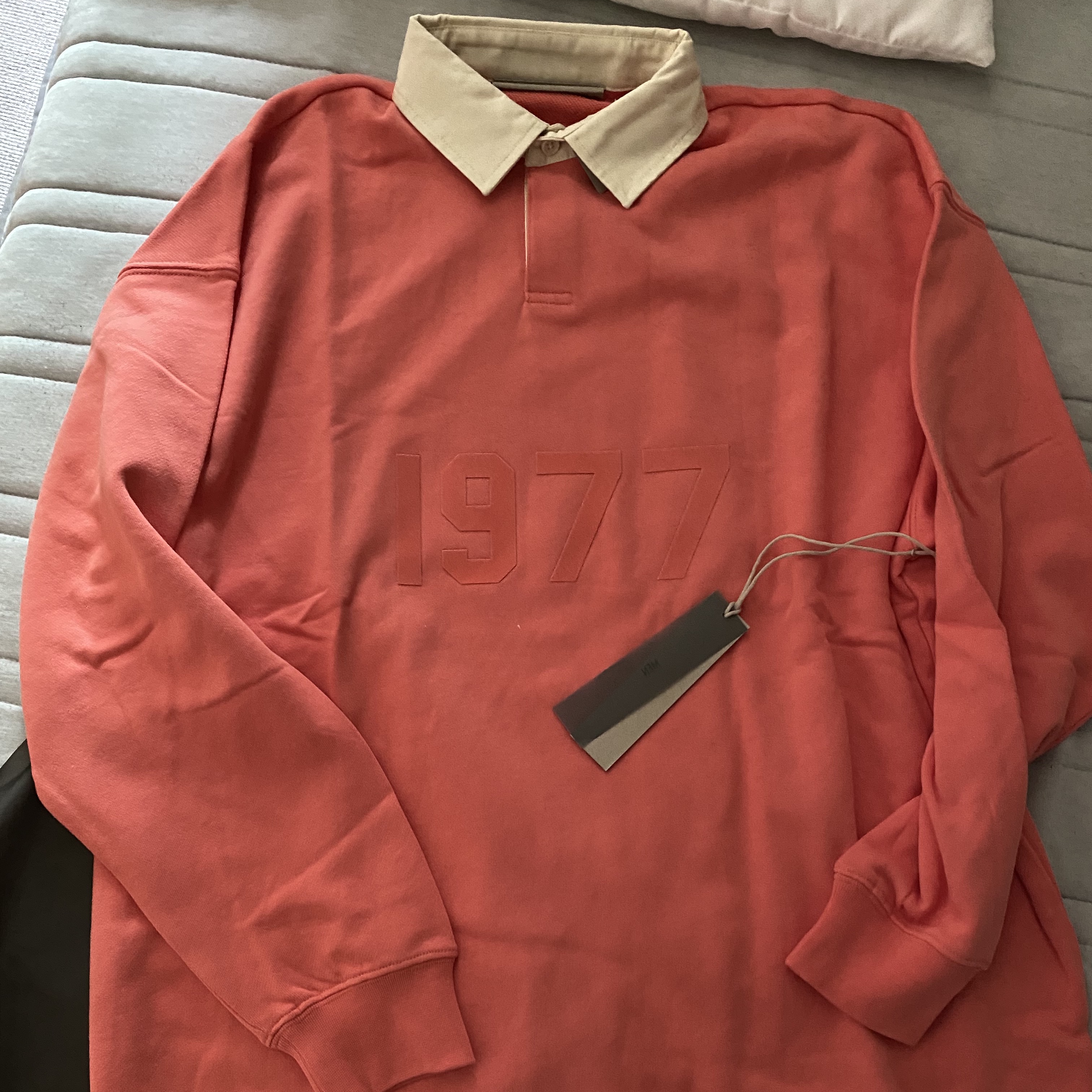 Essentials 1977 Henley Rugby Long Sleeve Polo Coral - 22FW 착용 스타일