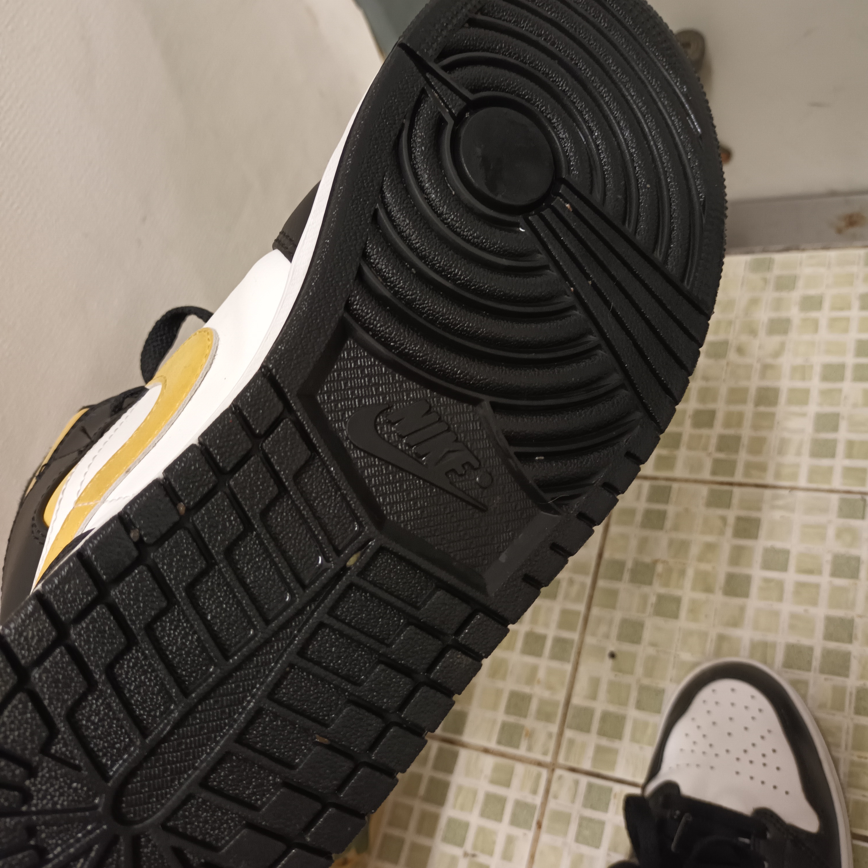 Jordan 1 Mid Pollen 착용 스타일 - 2