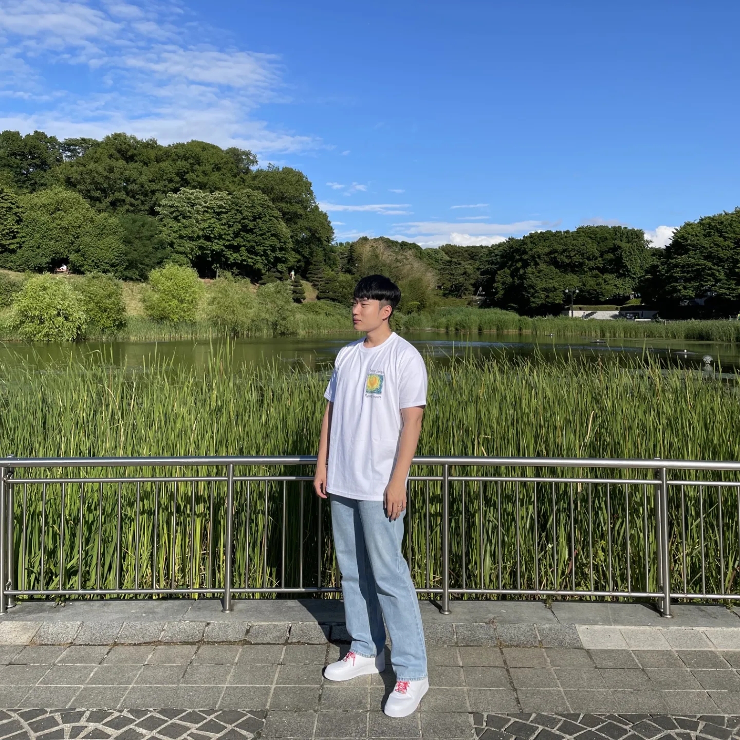 Stussy Midnight Insanity T-Shirt White, Nike x Supreme Air Force 1 Low White 착용 스타일