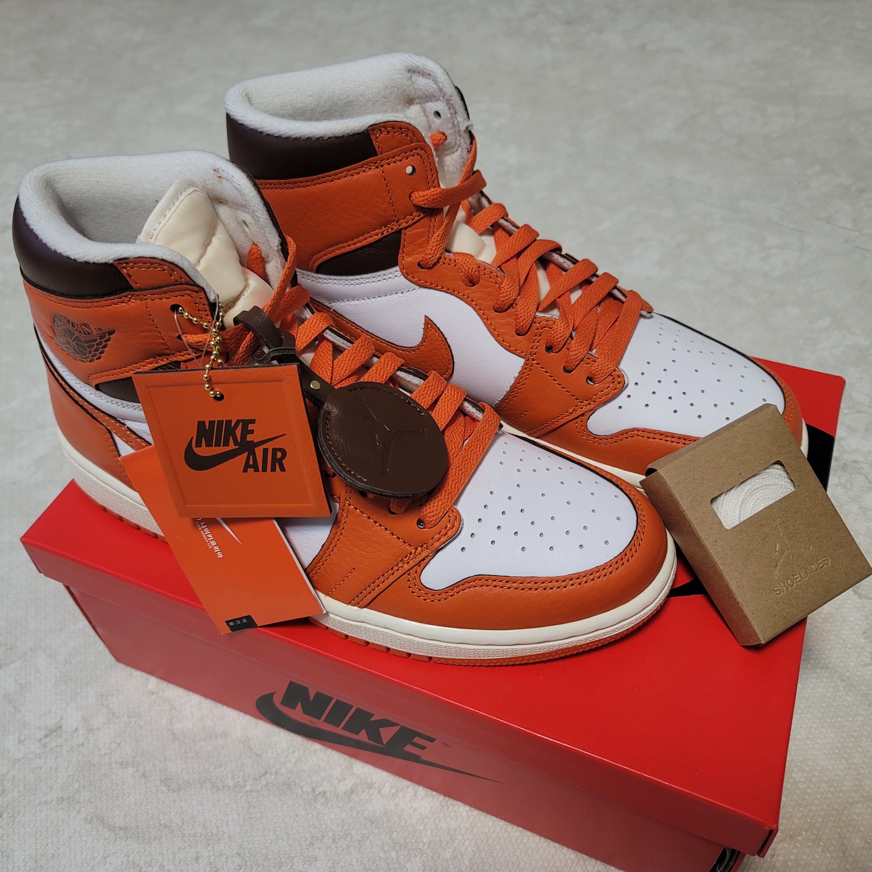 (W) Jordan 1 Retro High OG Starfish 착용 스타일