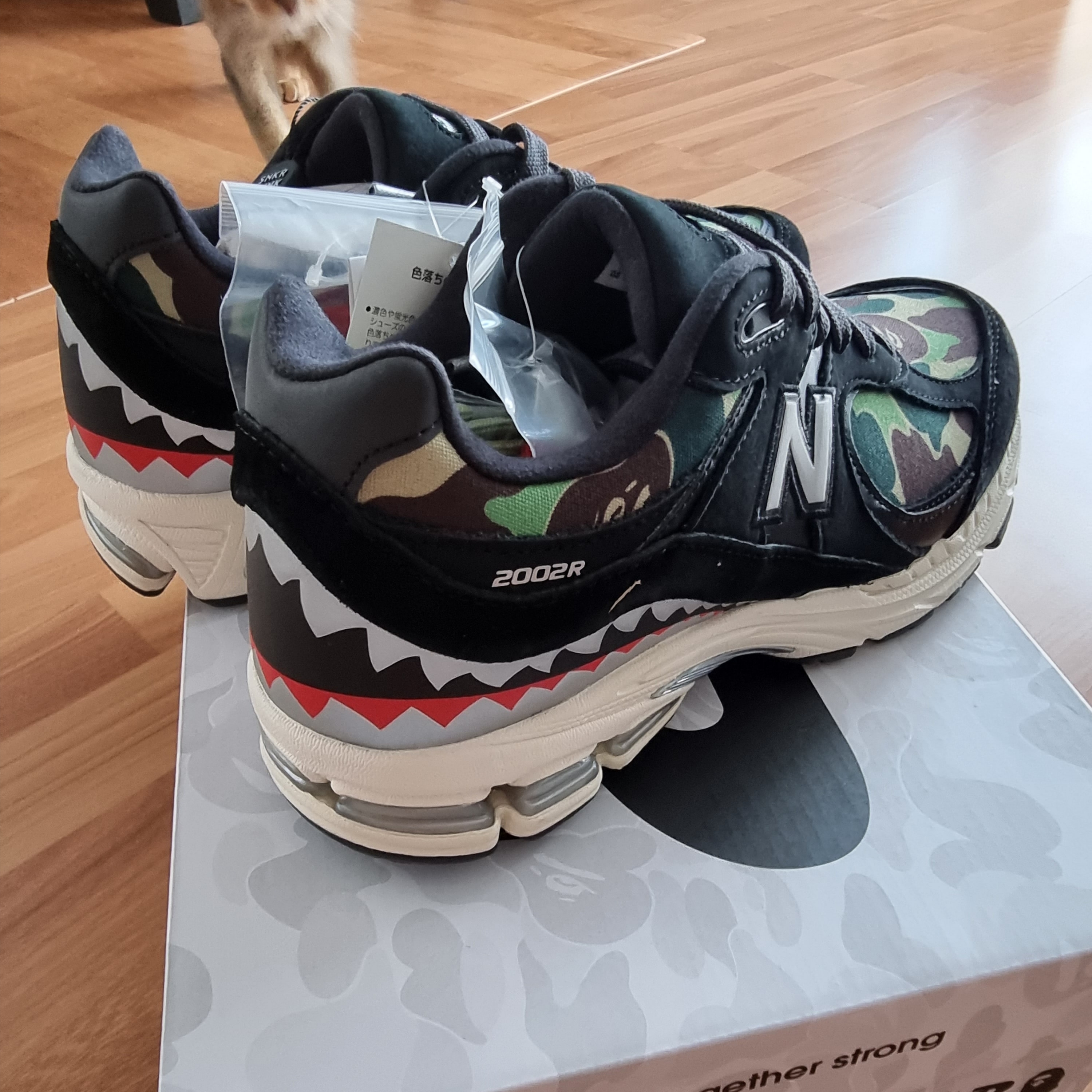 New Balance x BAPE 2002R Black Camo (Special Box) 착용 스타일