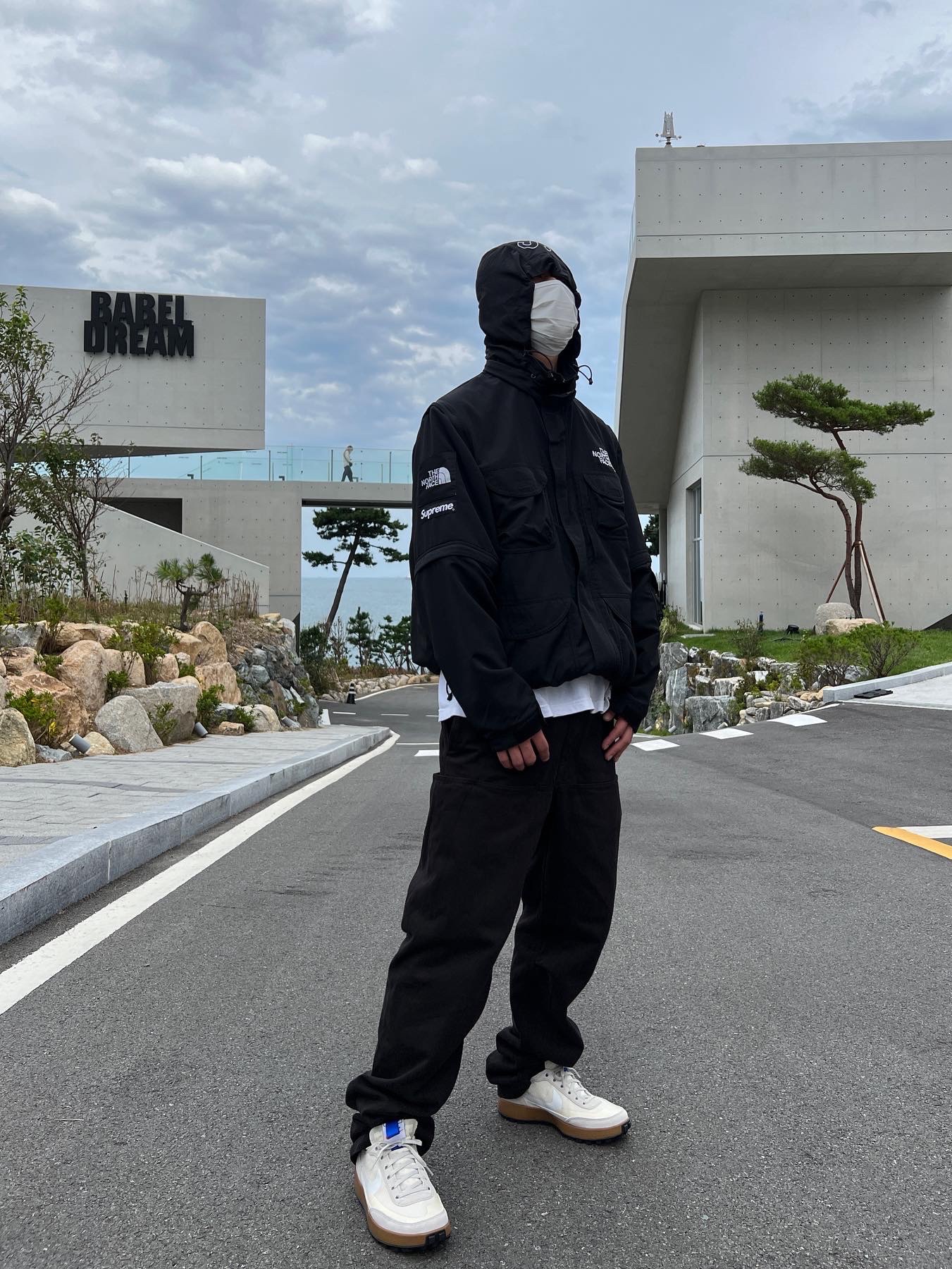 Nike x Tom Sachs General Purpose Shoe Light Cream, Supreme x The North Face Trekking Convertible Jacket Black - 22SS 착용 스타일 - 2