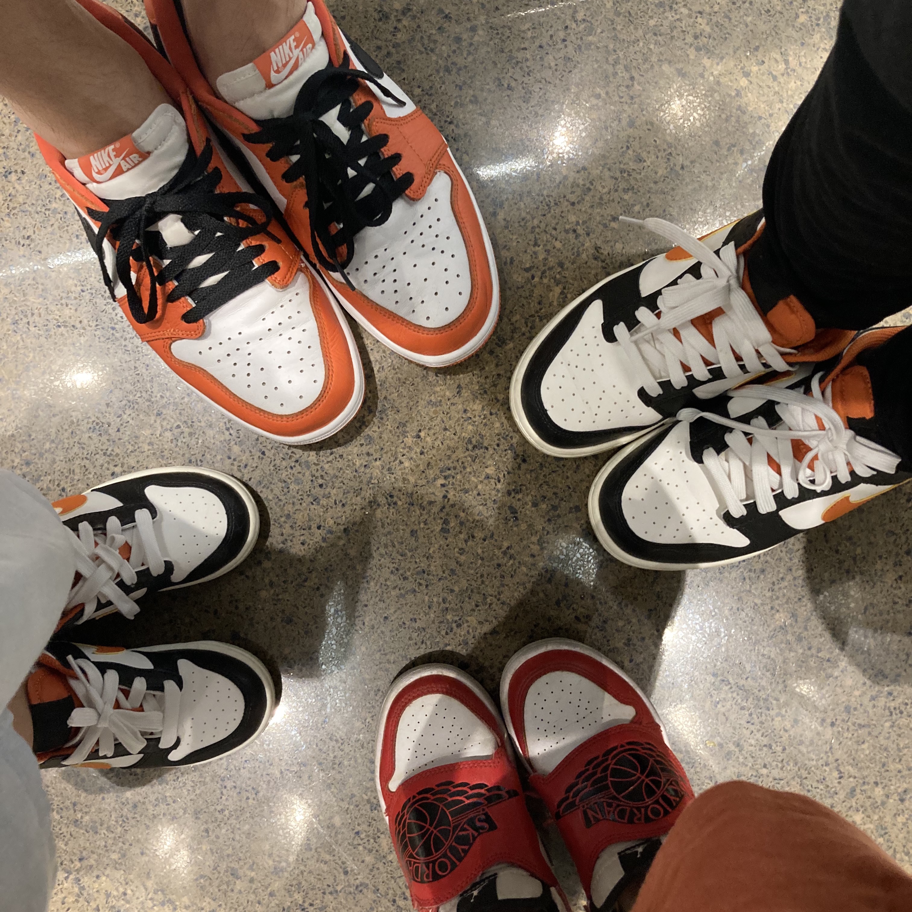 Jordan 1 Low OG Starfish, Nike NRG Solo Swoosh T-Shirt Black - Asia 착용 스타일 - 3