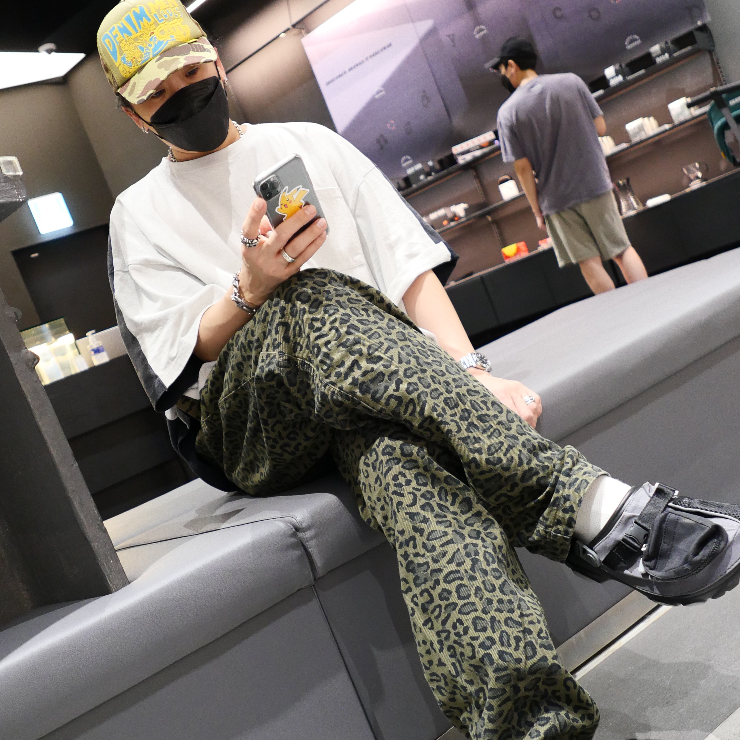 Crocs x Beams Classic All Terrain Mountain Parka Clog Grey 착용 스타일