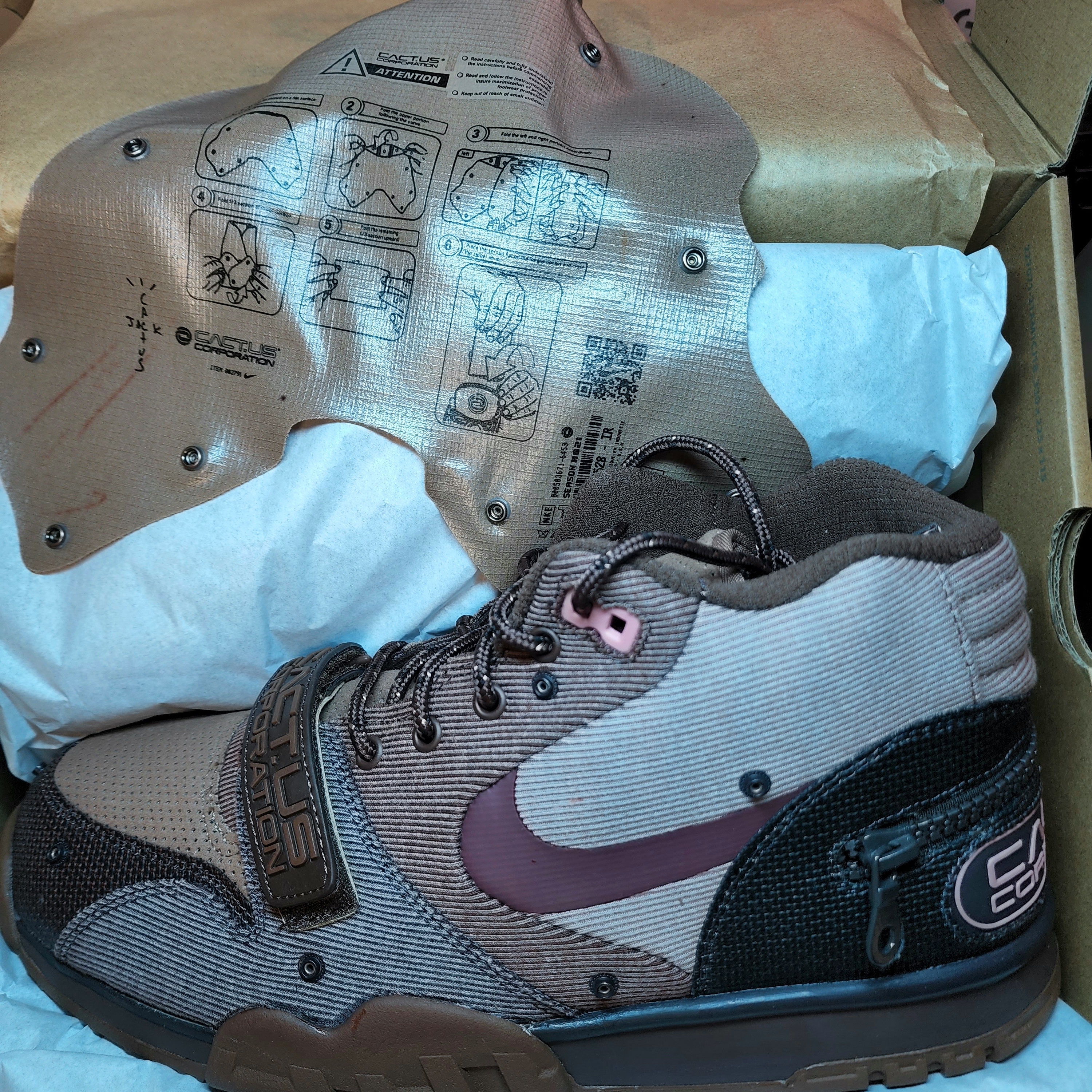 Nike x Travis Scott Air Trainer 1 Archaeo Brown and Rust Pink 착용 스타일 - 1