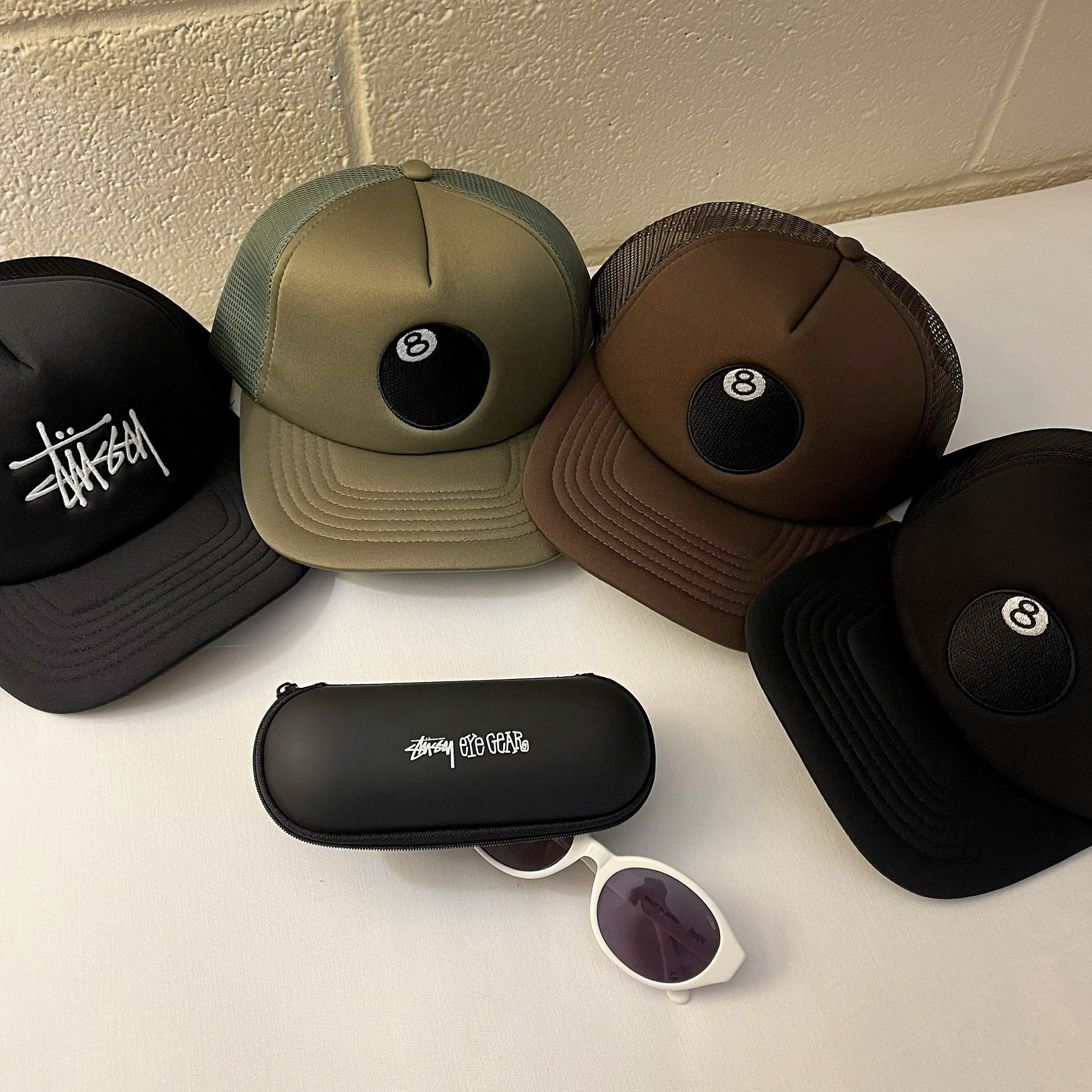 Stussy 8 Ball Trucker Cap Black, Stussy 8 Ball Trucker Cap Brown 착용 스타일