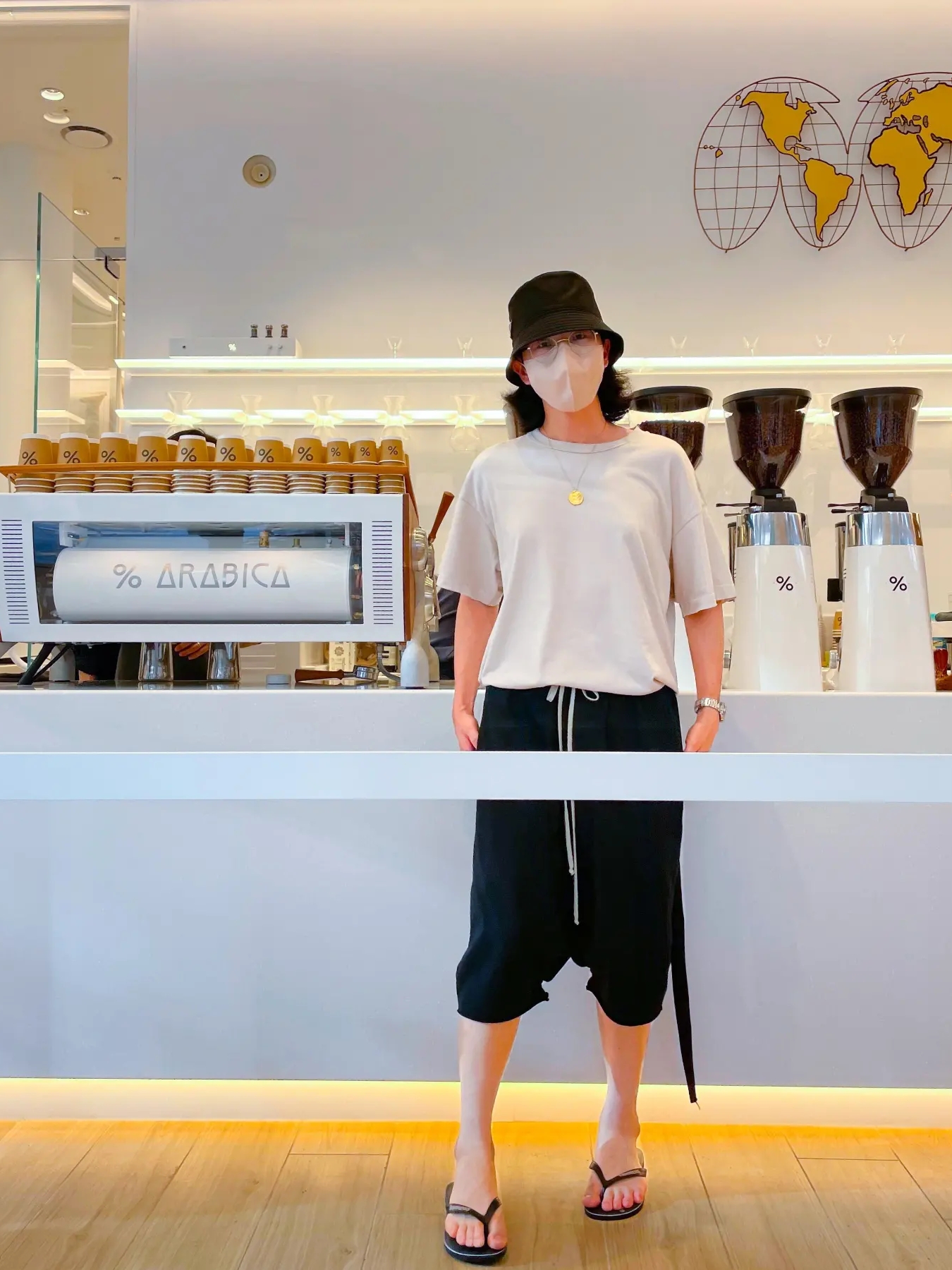 Prada Re-Nylon Bucket Hat Black 착용 스타일 - 2