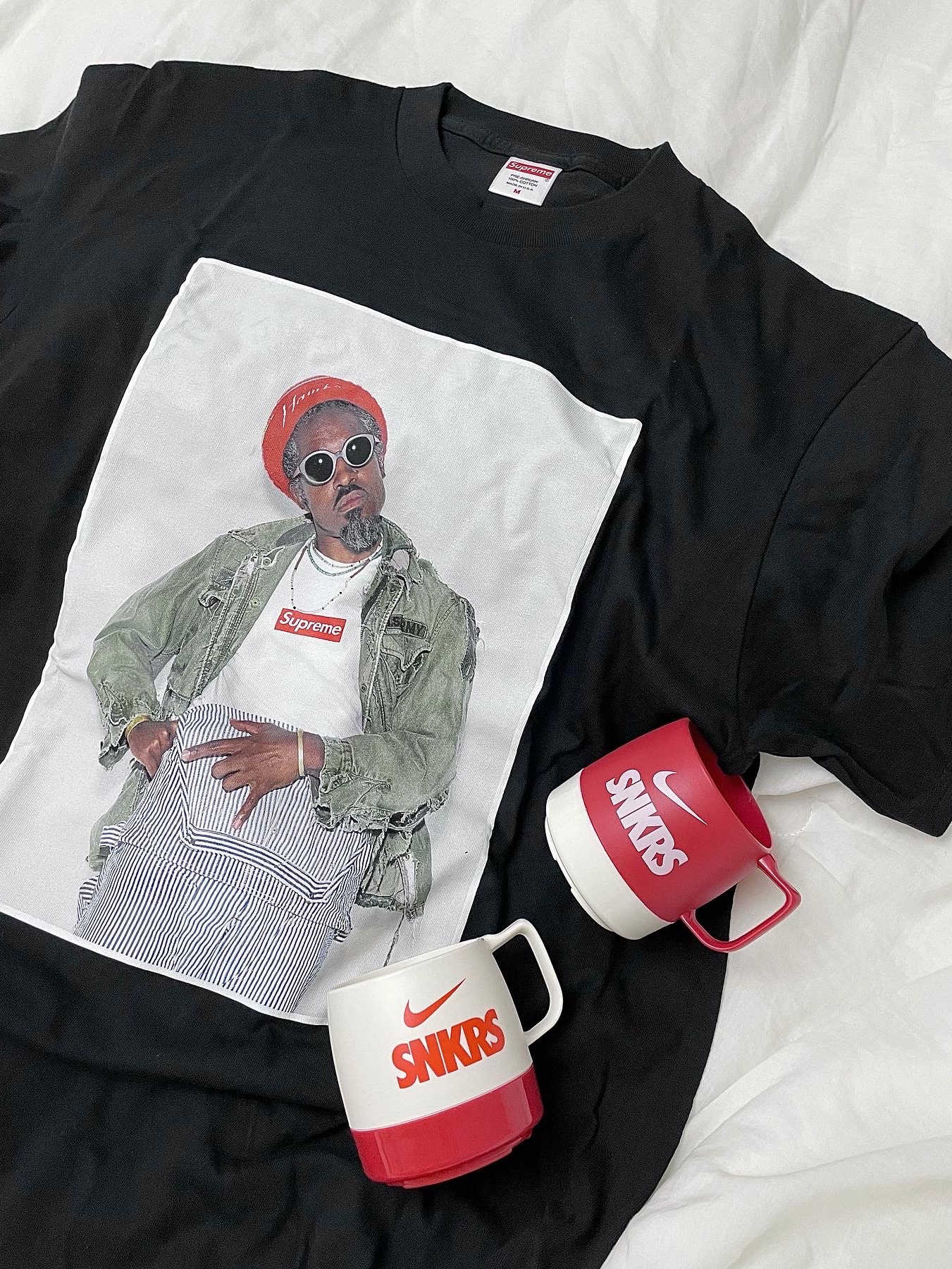 Supreme Andre 3000 T-Shirt Black - 22FW, Helinox x Nike SNKRS Lounge Souvenir Dinex Mug Red White 착용 스타일