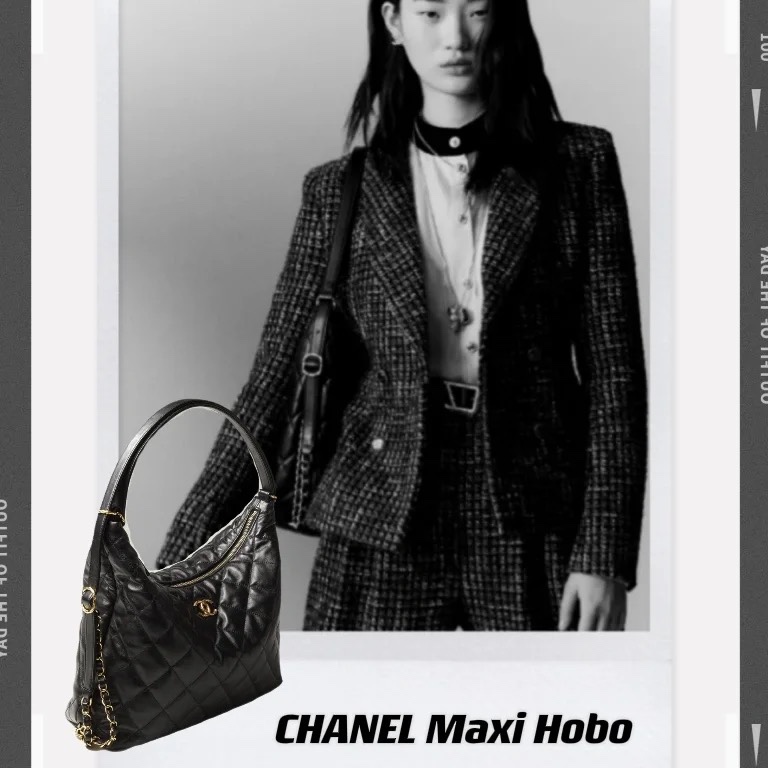 Chanel Maxi Hobo Bag Lambskin & Gold Black 착용 스타일 - 1