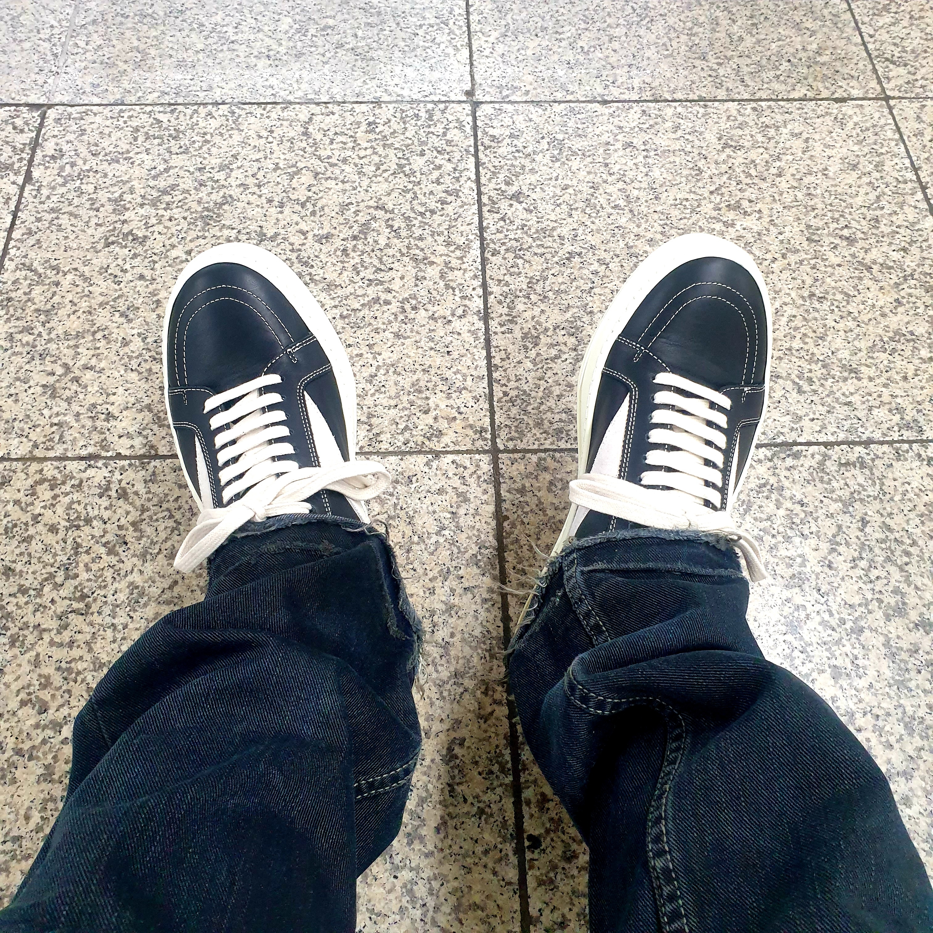 Rick Owens Vintage Sneakers Black 착용 스타일