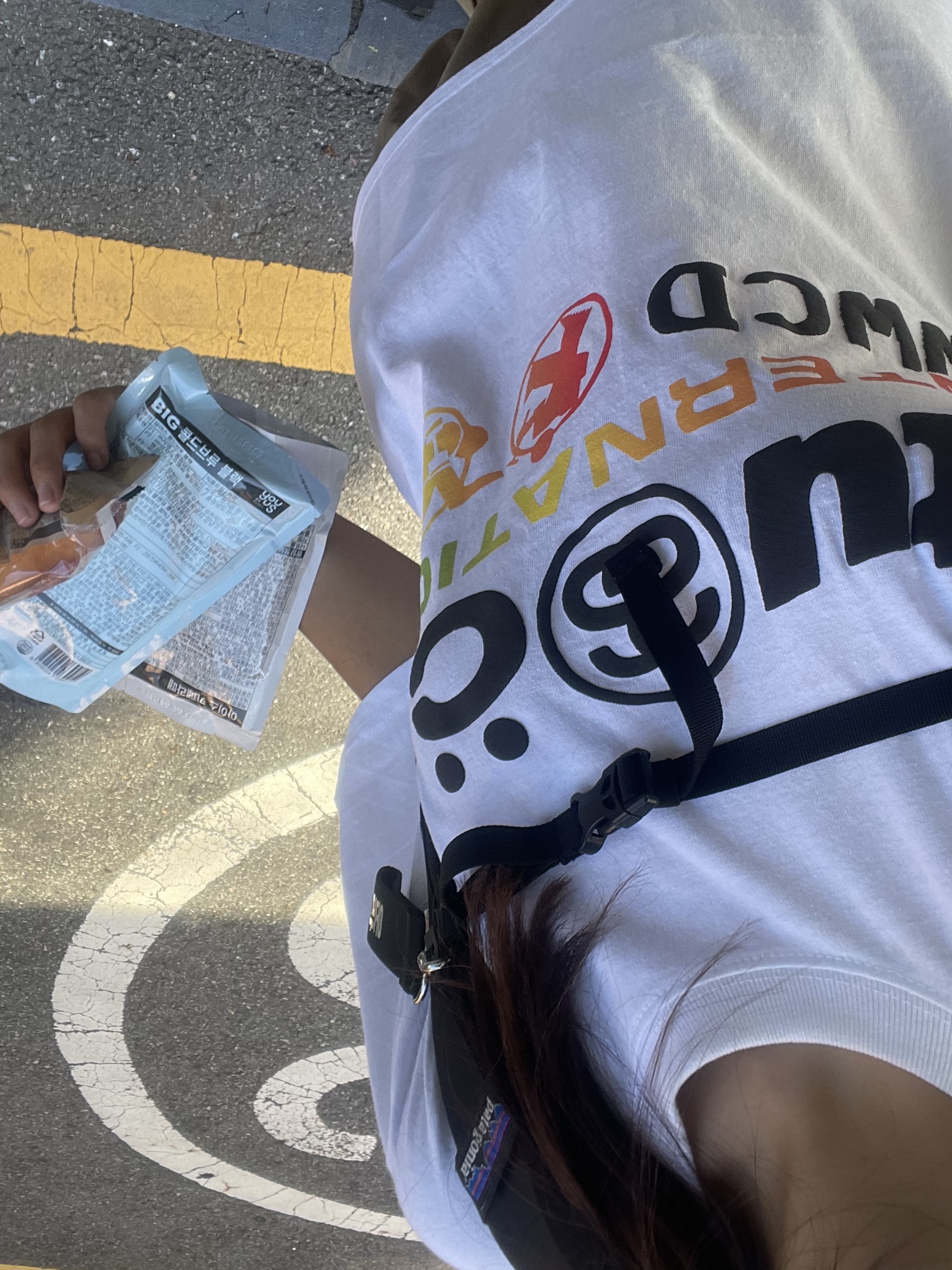 Stussy x Cactus Plant Flea Market International T-Shirt White 착용 스타일 - 3