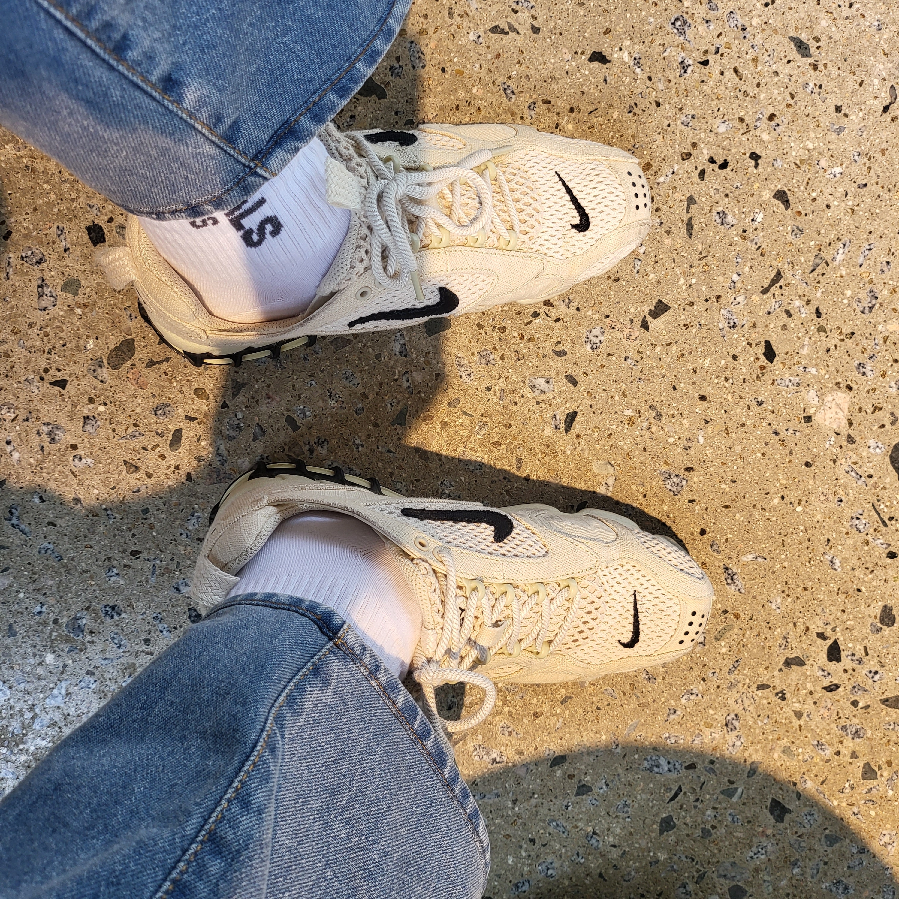 Nike x Stussy Air Zoom Spiridon Cage 2 Fossil 착용 스타일 - 2