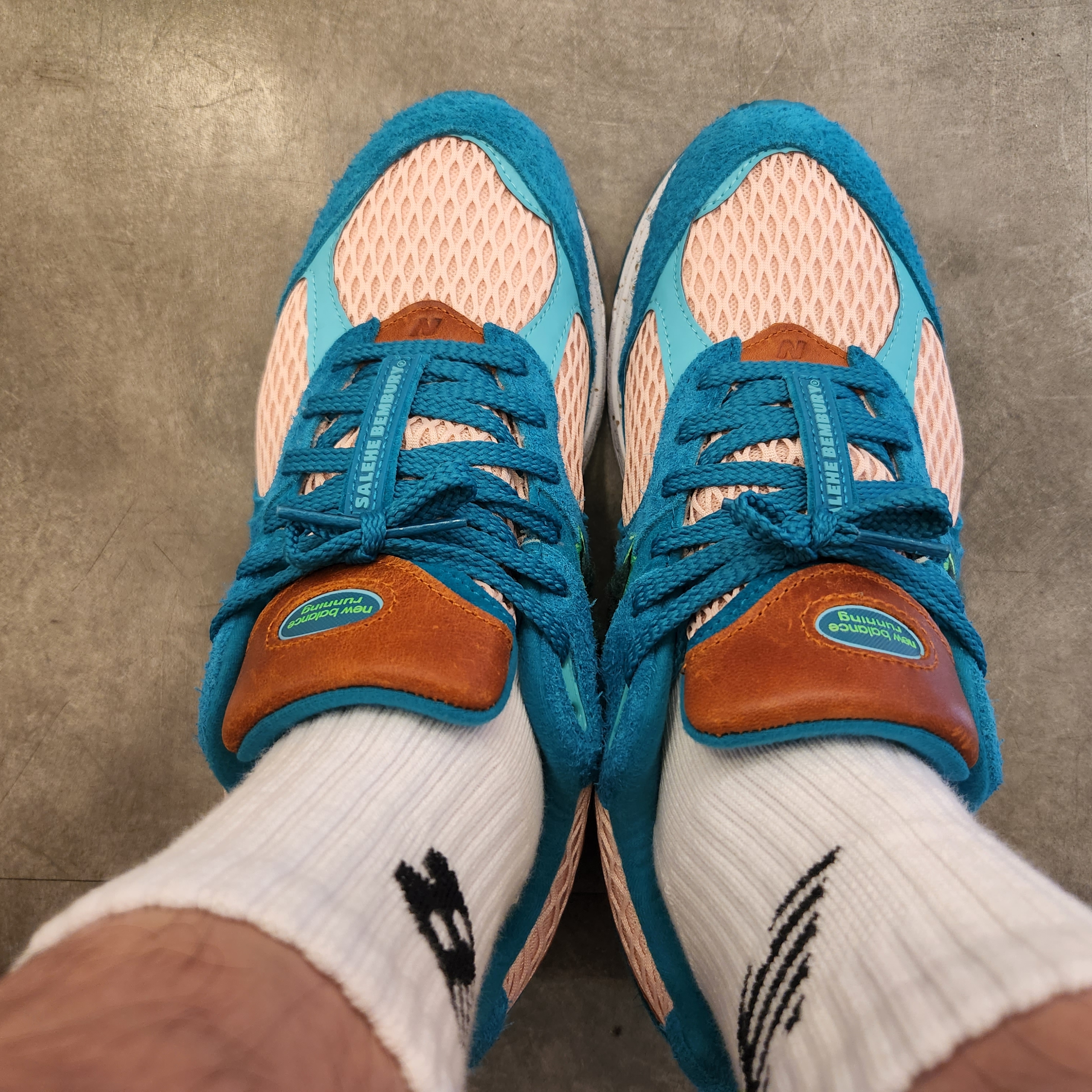 New Balance x Salehe Bembury 2002R Water Be The Guide 착용 스타일 - 2