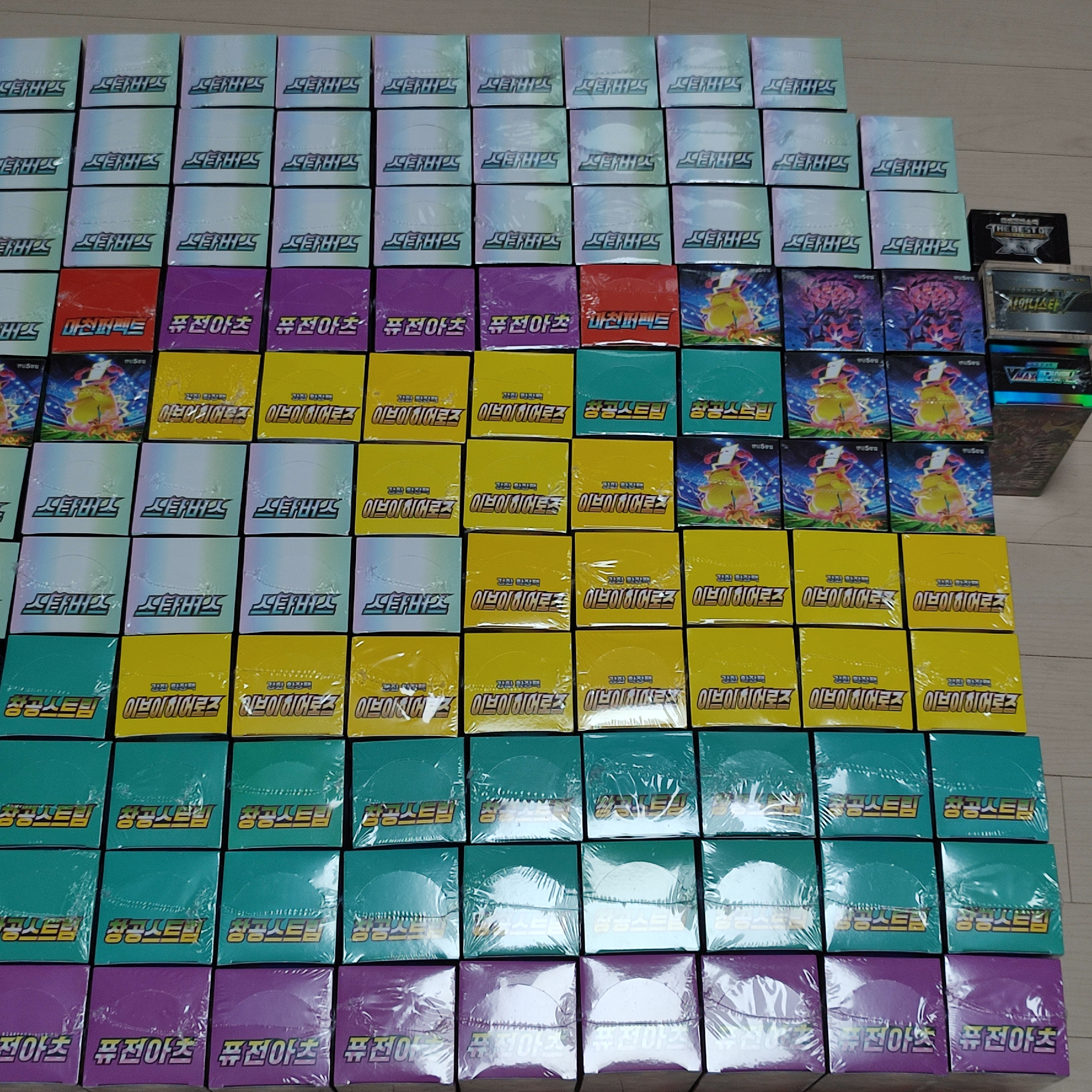 Pokemon TCG Sword & Shield Expansion Pack Star Birth Box (Pack of 30), Pokemon TCG Sword & Shield Enhanced Expansion Pack Eevee Heroes Box (Pack of 30) 착용 스타일