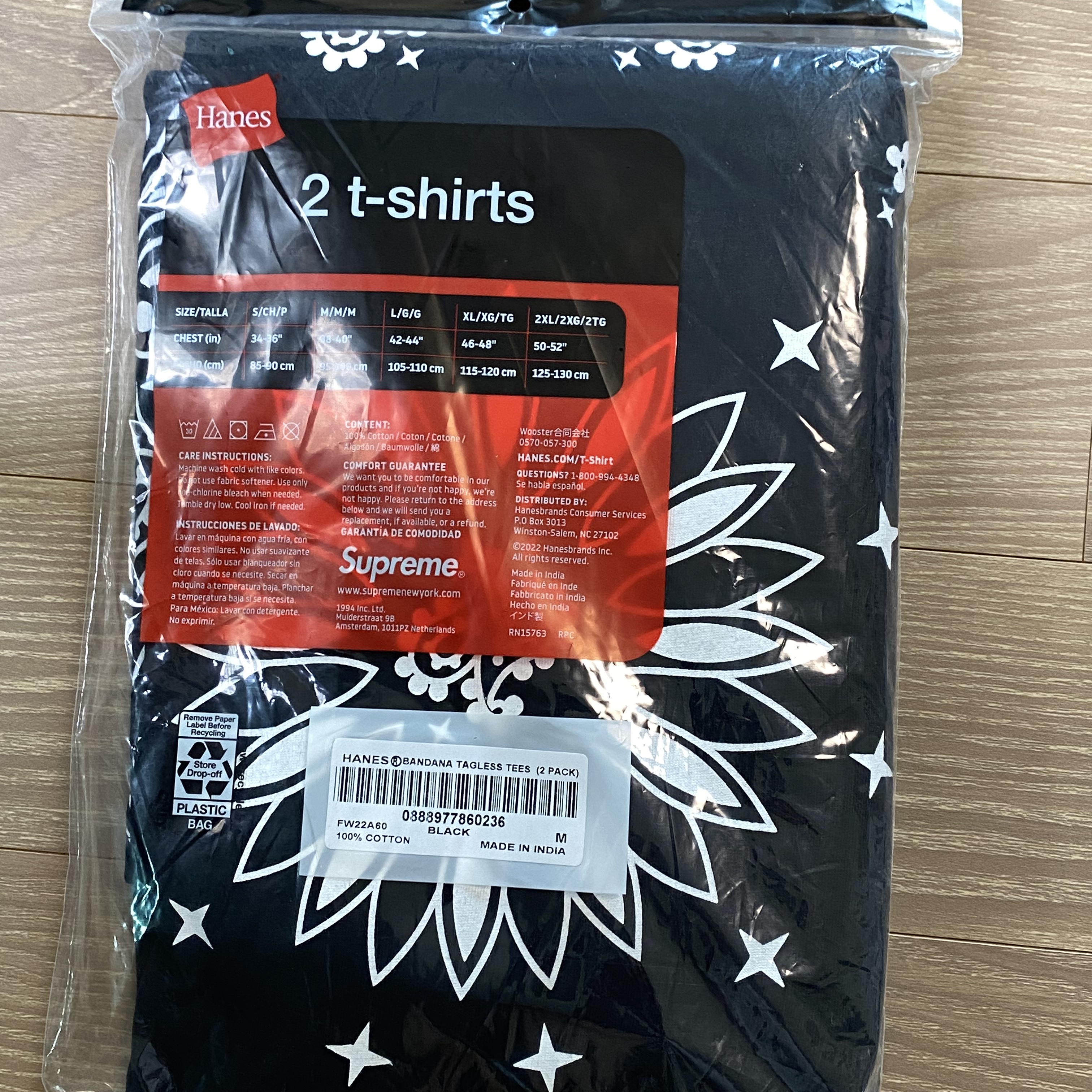 Supreme Hanes Bandana Tagless T-Shirt Black (2 Pack) 착용 스타일